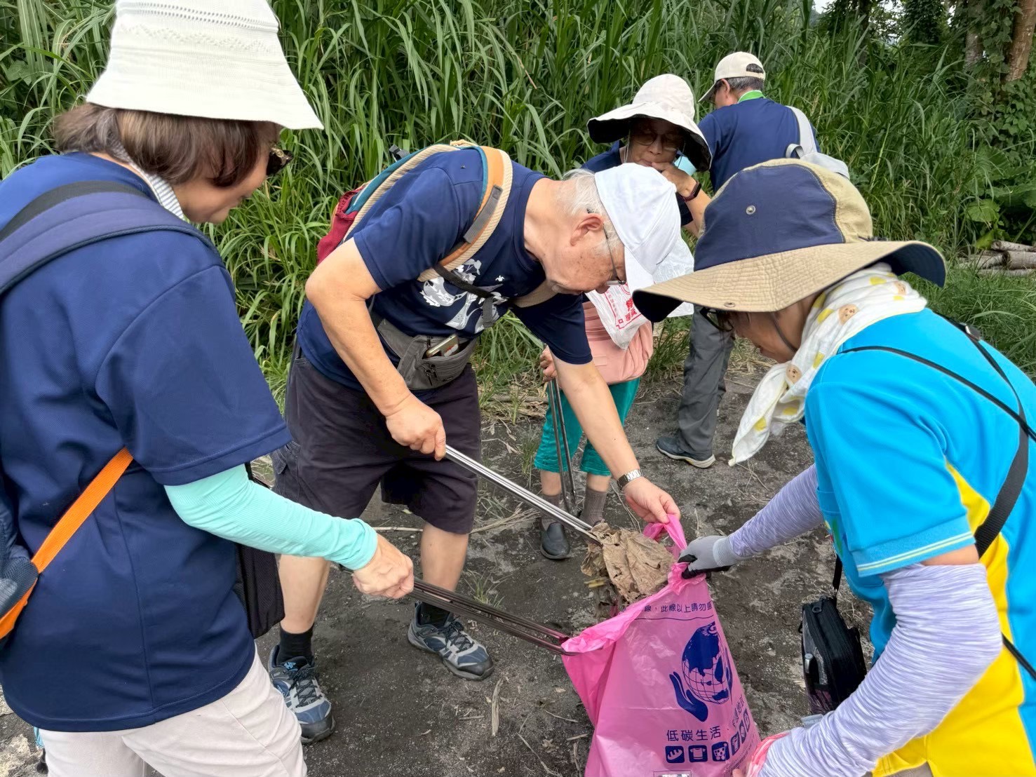 新店溪水環境巡守隊結合在地居民與志工守護環境
