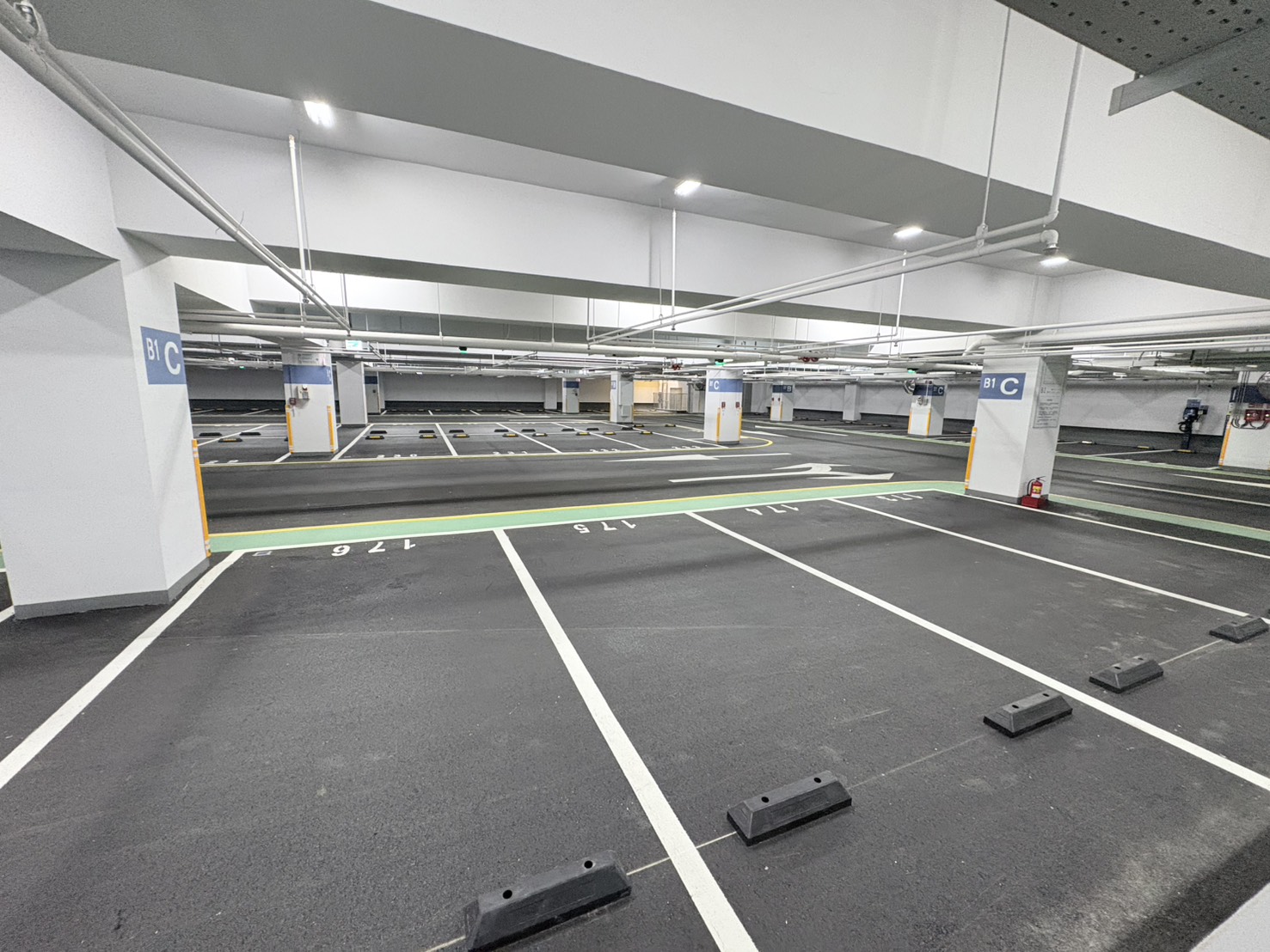 溪北公園停車場有280格汽車停車位及50格機車停車位