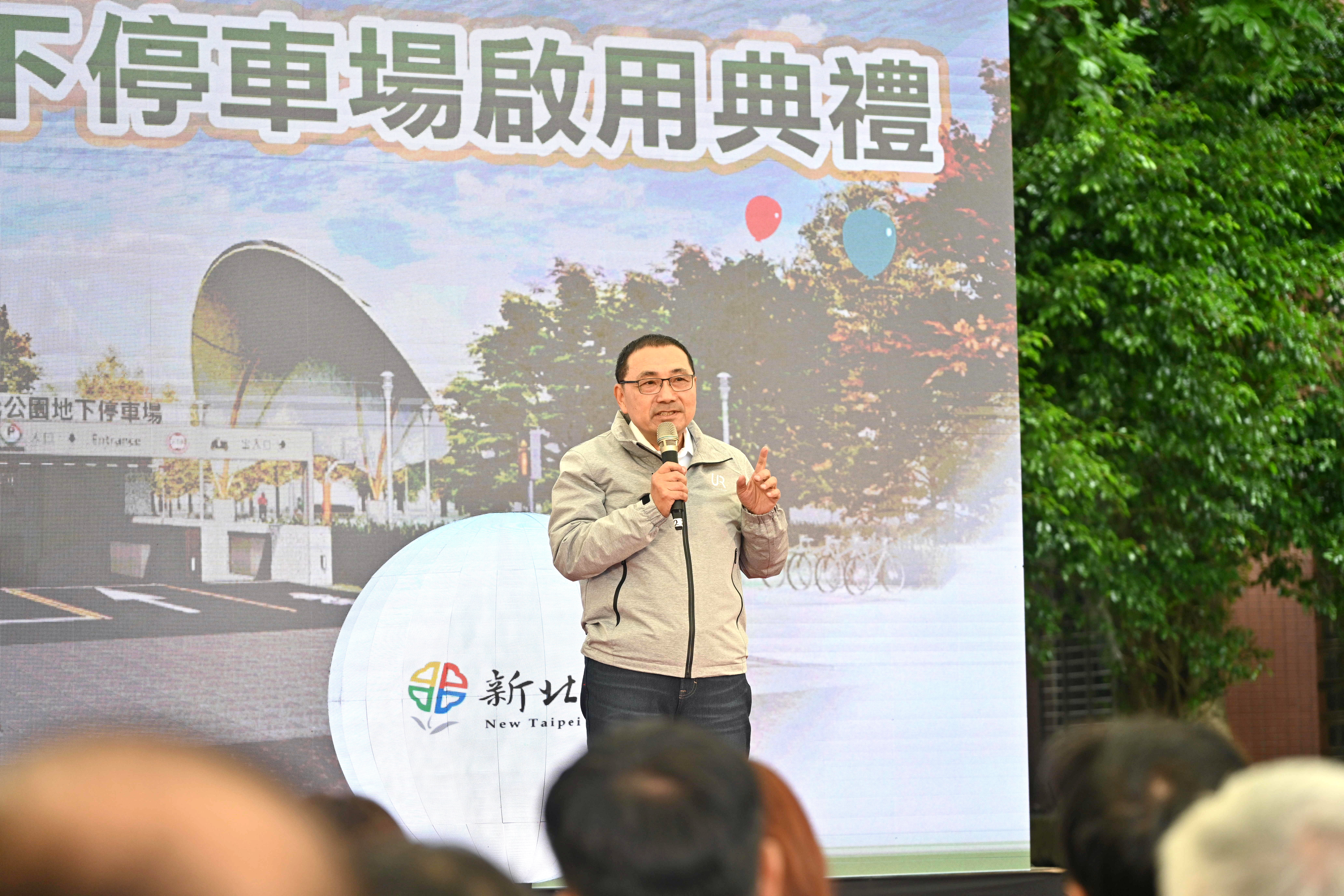 侯友宜表示，溪北公園地下停車場提供280格汽車停車位及50格機車停車位。