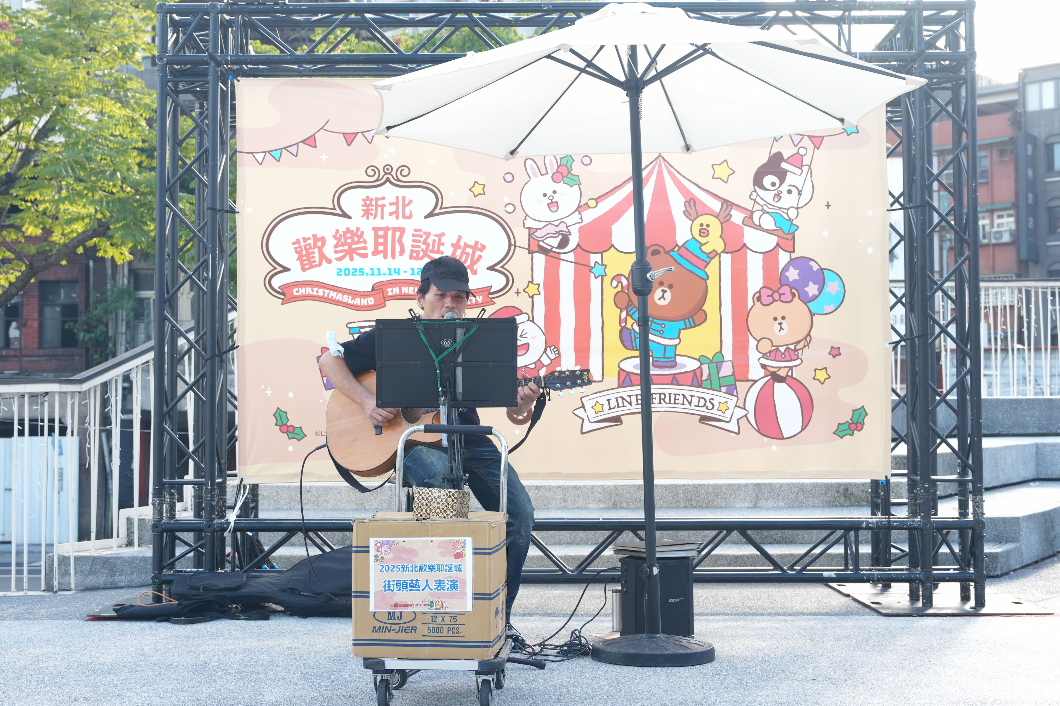 每週六、日16時至20時有精彩音樂演出及街頭藝人表演，陪伴民眾度過悠閒又愜意的冬日午後。