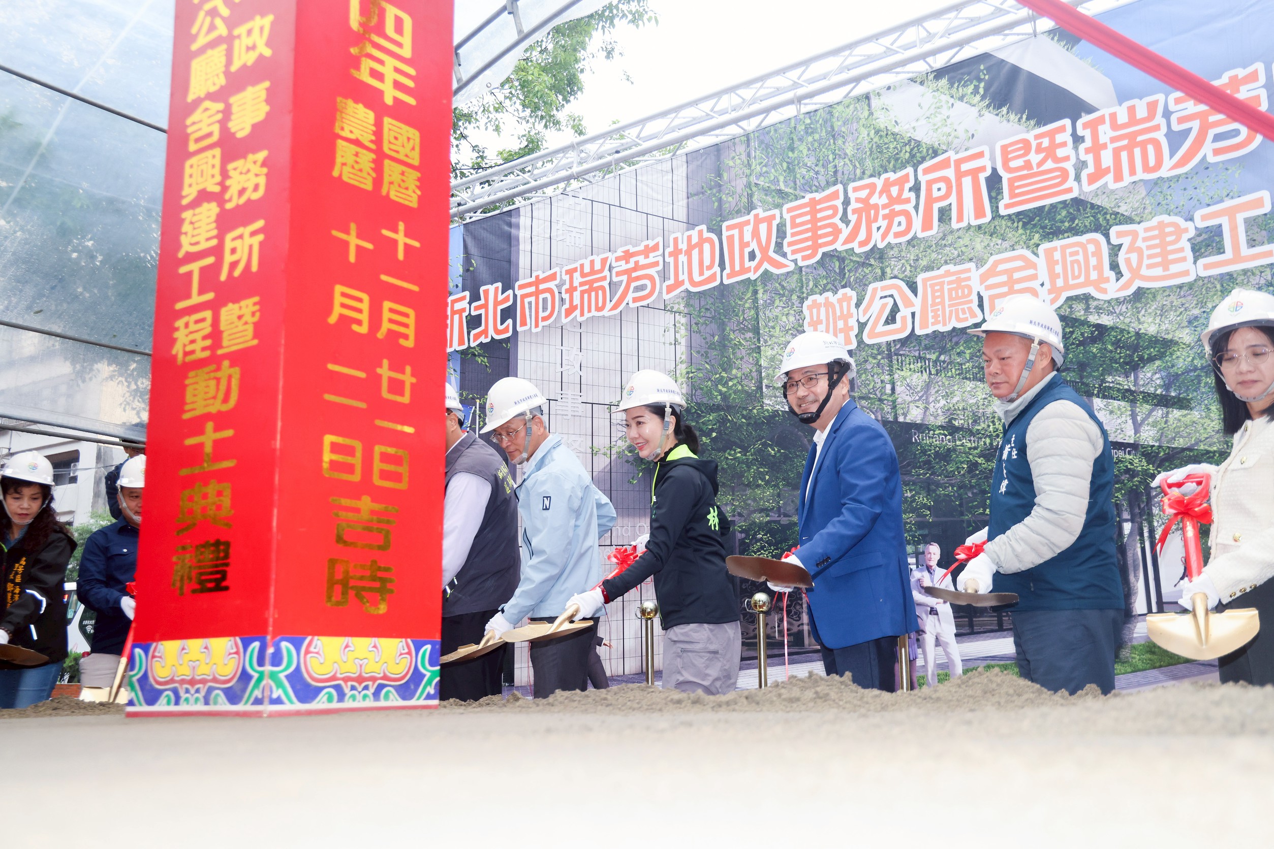 侯友宜表示，瑞芳地政事務所自民國56年啟用至今，瑞芳衛生所則空間狹小，兩者皆須更新，因此斥資5.3億元興建聯合辦公廳舍，提供市民更優質的服務。