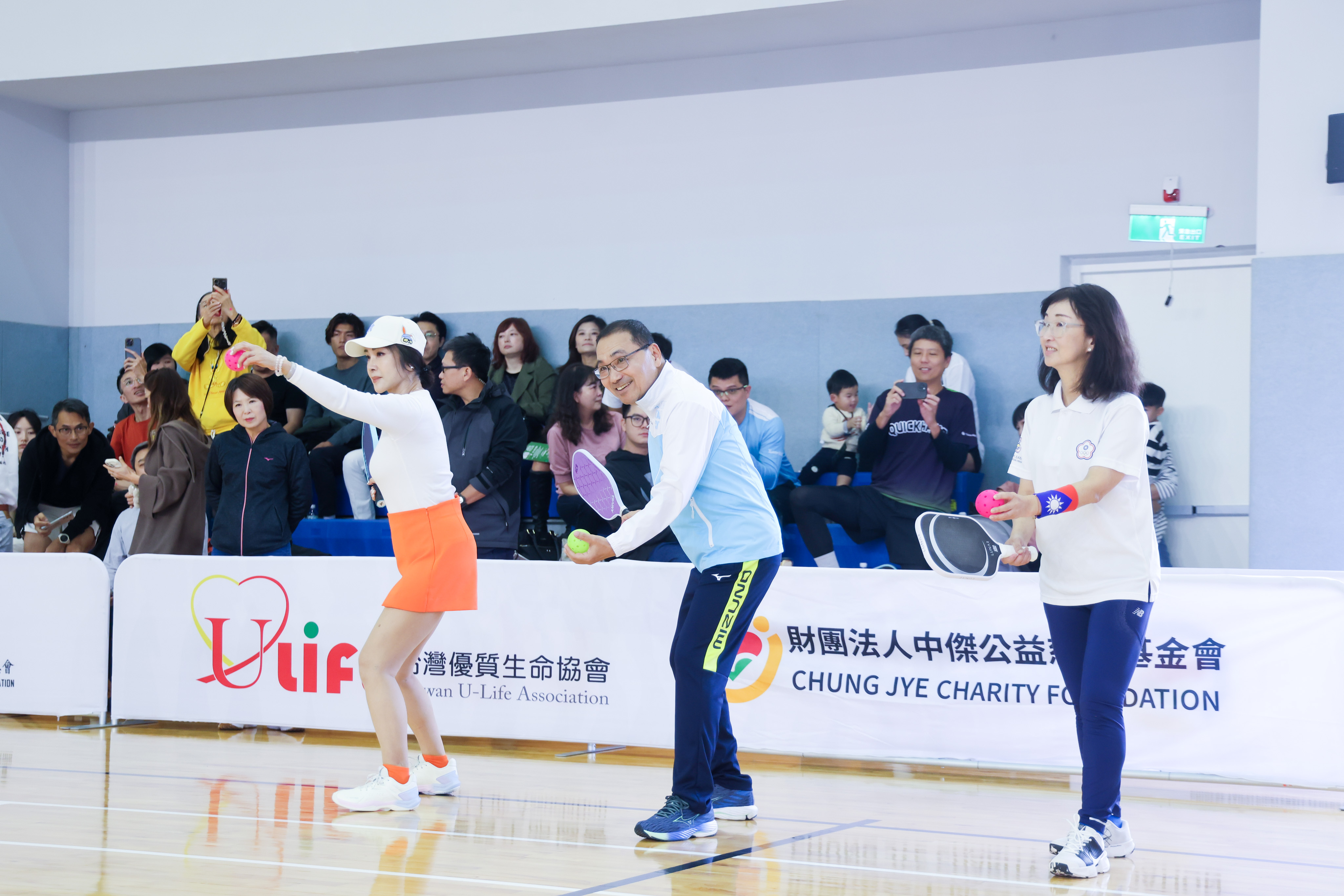 侯友宜受邀擔任「星動盃」明星匹克球公益賽開球嘉賓，與眾星攜手為花蓮災區送暖。