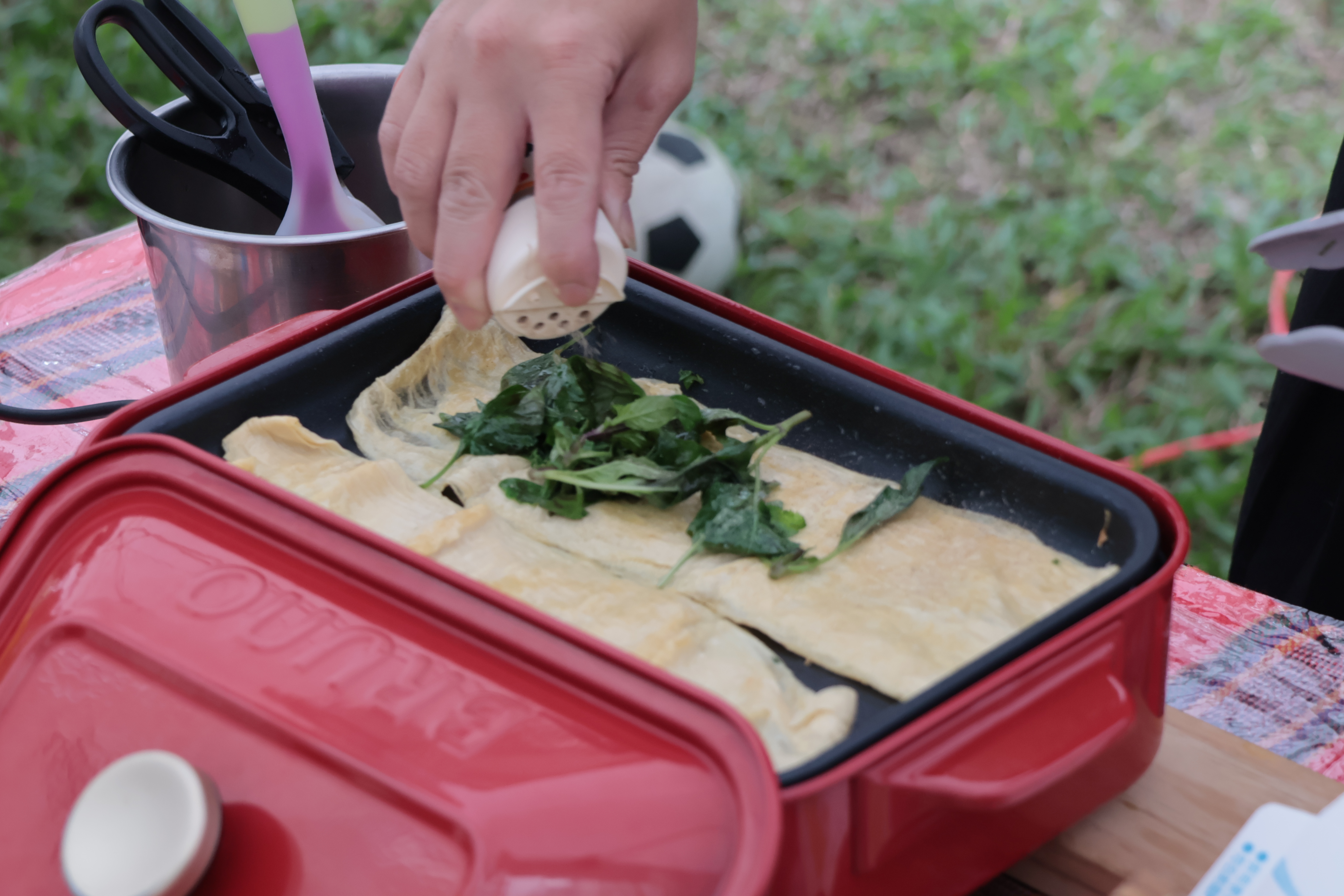 ▲「Ina 的野菜便當」以在地野菜入菜，展現原民美味。(圖/新北市政府原民局提供)