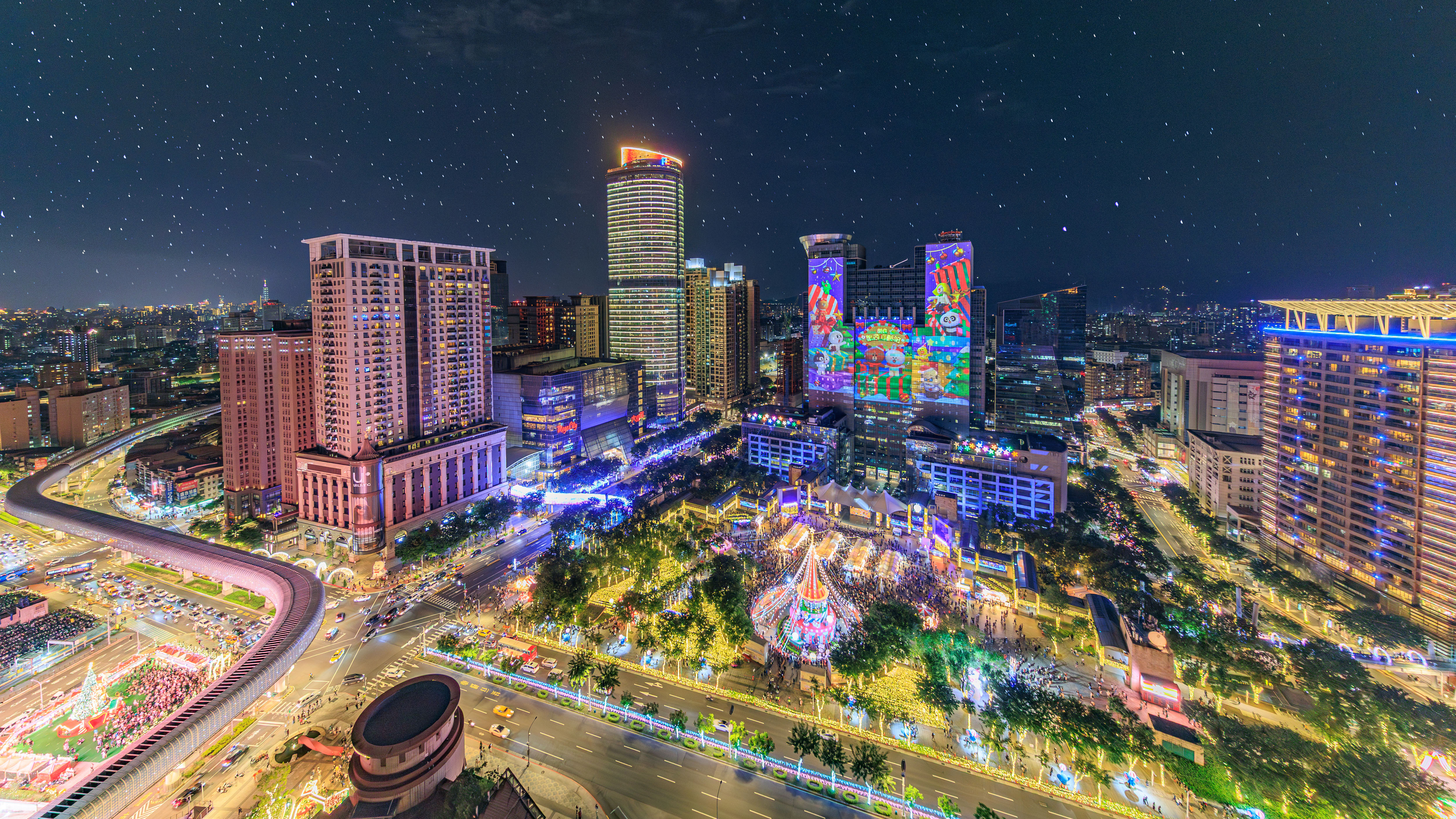 新北市政府呼籲民眾善加利用大眾運輸前往各會場，共同維護活動品質，讓每一位遊客都能平安、順利、愉快地享受耶誕城的美好時光。