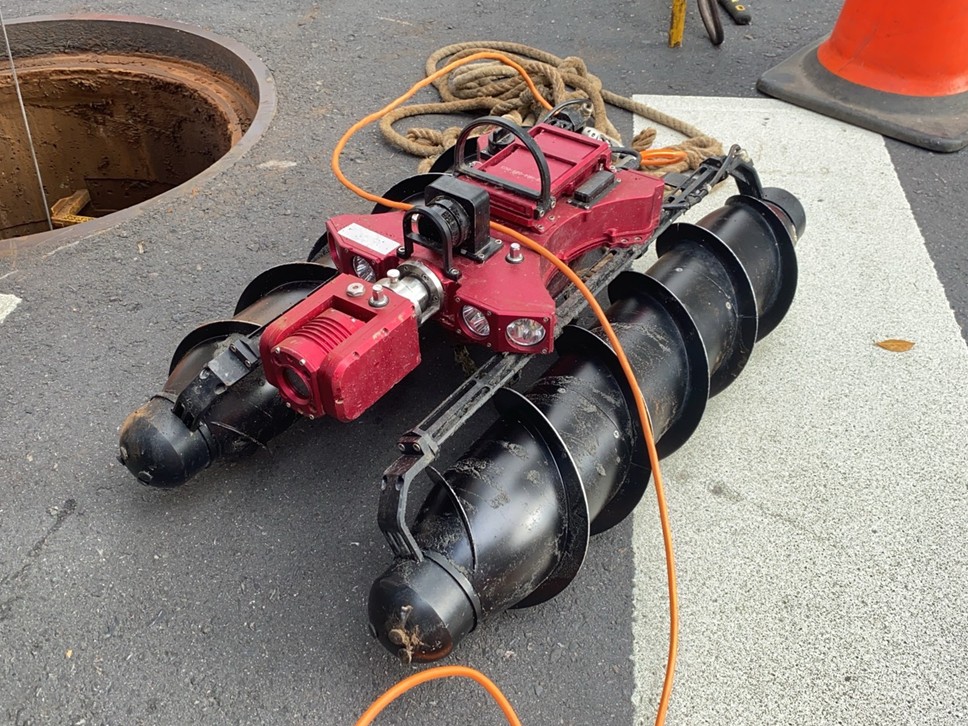 新北市運用CCTV(下水道閉路電視)搭配聲納船進行內部檢視