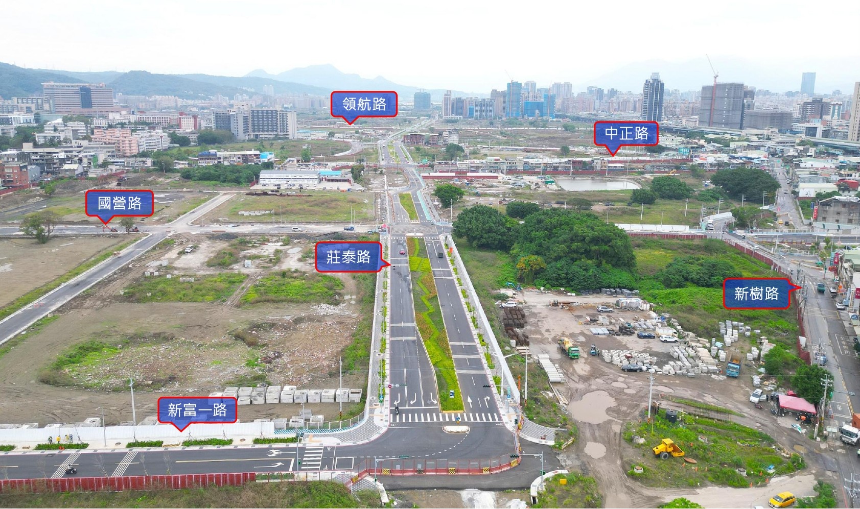 塭仔圳交通路網已逐漸成形，串連各地更便捷，縮短區域通勤時間。新北市地政局提供