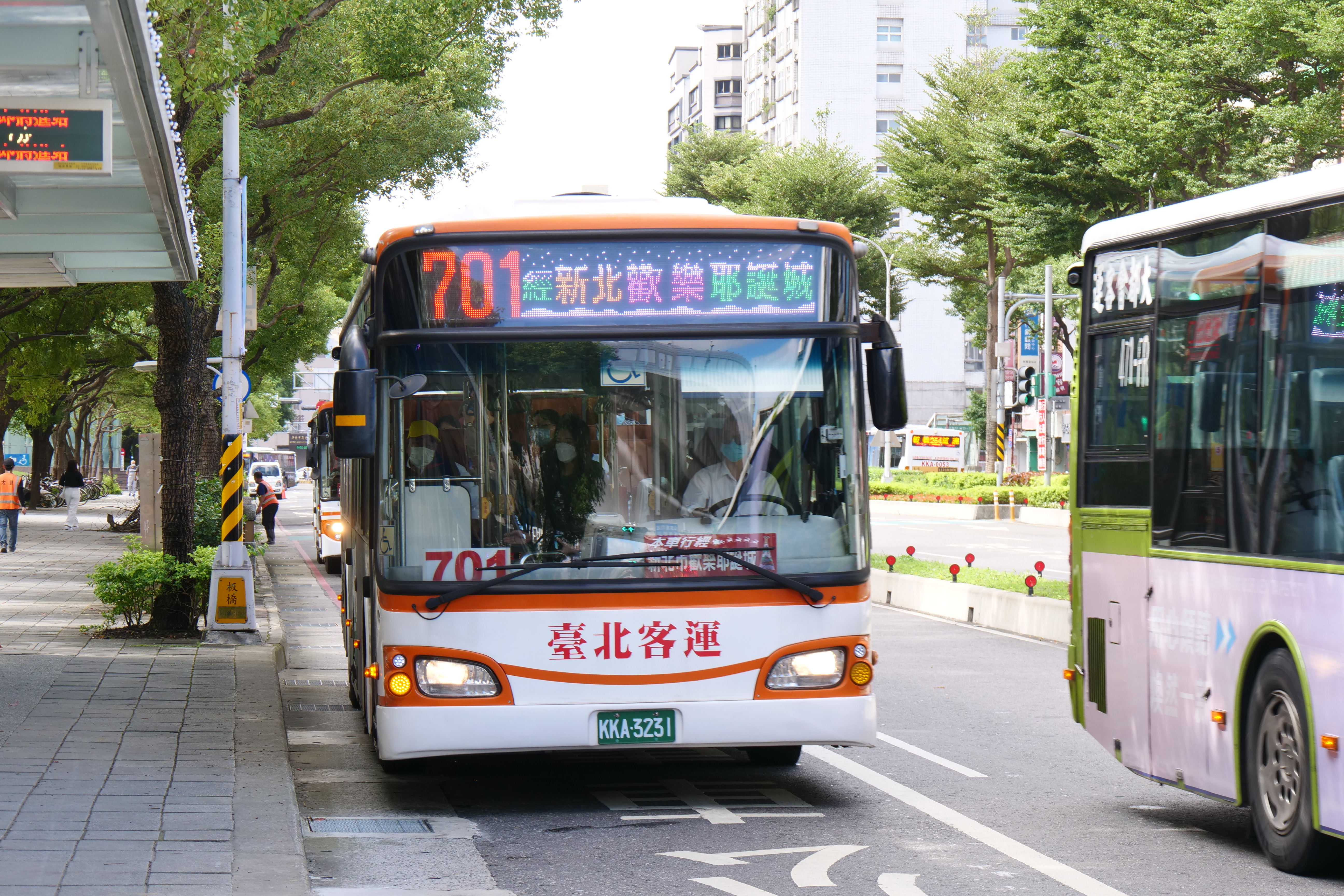 行經耶誕城公車照片