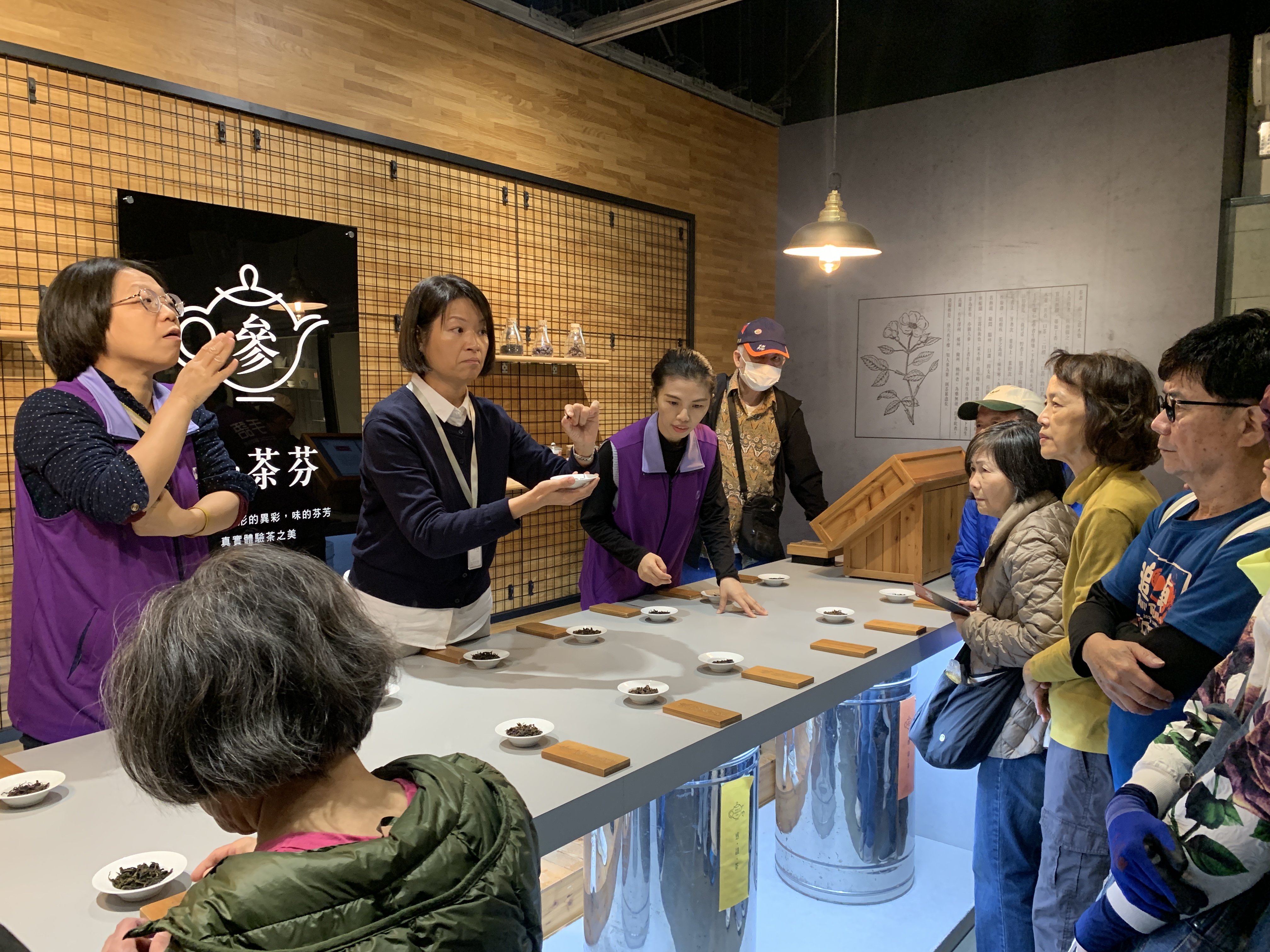 茶博館將於12月份辦理兩場次「茶山手語導覽一日遊」活動，帶領聽障朋友認識茶文化