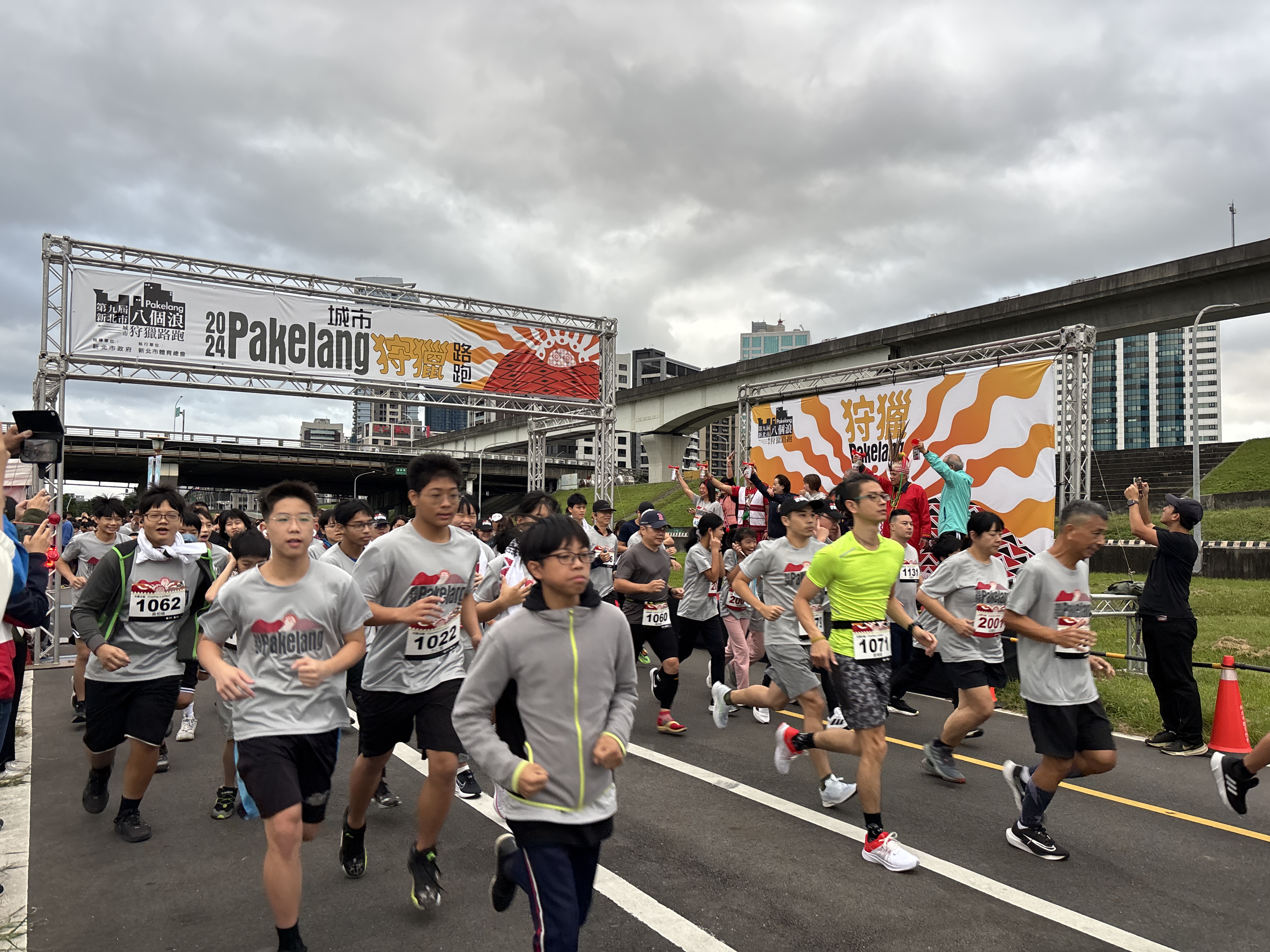 新北市八個浪 Pakelang 路跑是新北許多學校「畢業挑戰」的指標性賽事