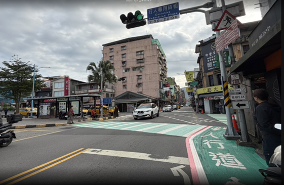 增設綠底標線型人行道銜接，增加醒目性