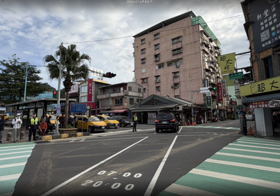 規劃對角型行穿線，提升行人穿越馬路時引導性