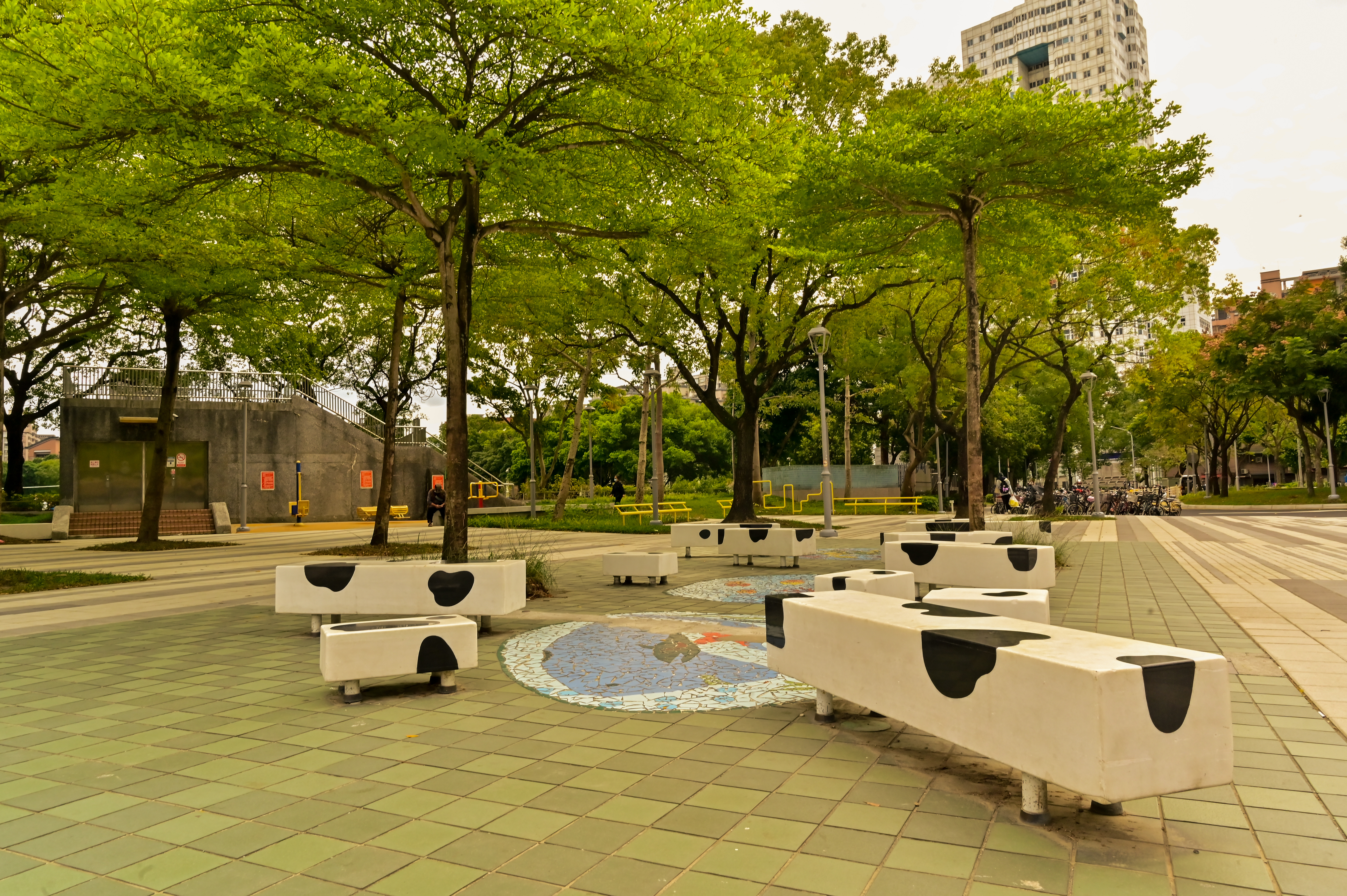 推動人本交通環境升級，優化步行與無障礙動線，成為休憩與活動功能的公共空間。