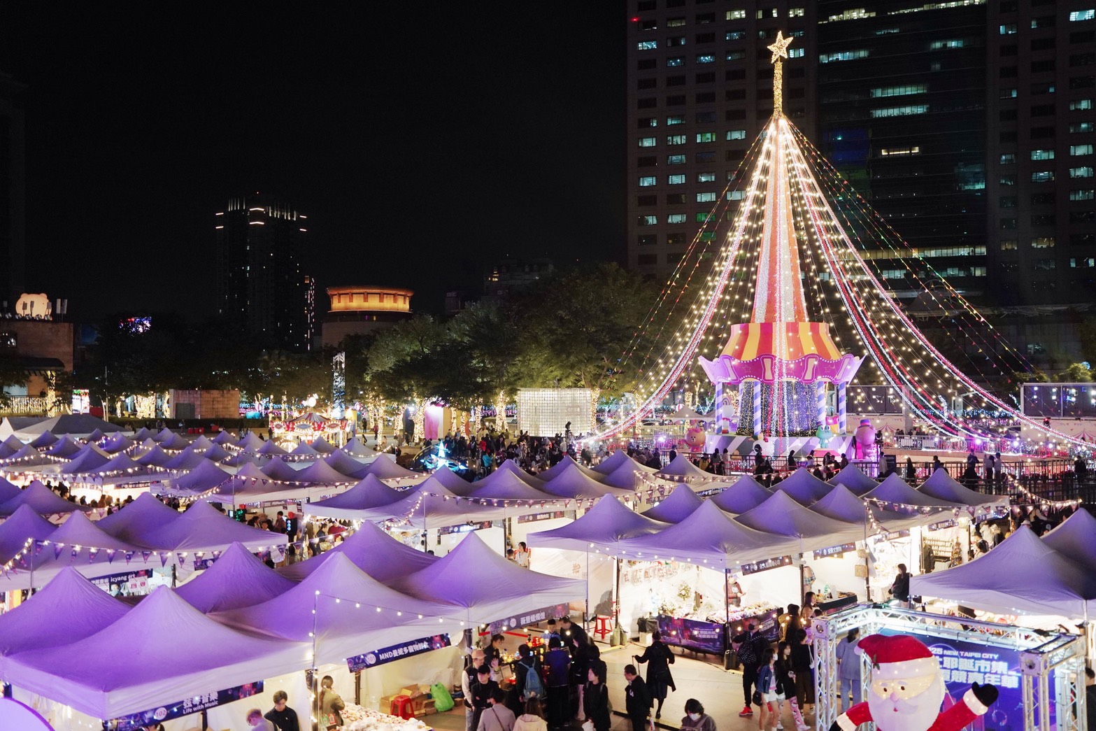 今年市集除「節慶美食」、「特色伴手禮」和「生活文創」3大主題外，融合電競元素加入「電競攤位」，總計超過100間特色店家