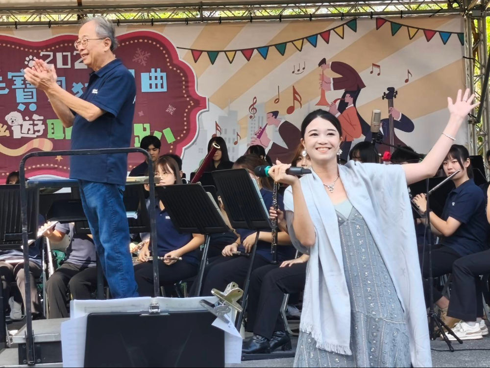 台師大管葉樹涵等60人管樂隊與聲樂家陳譽晨演唱動物狂想曲