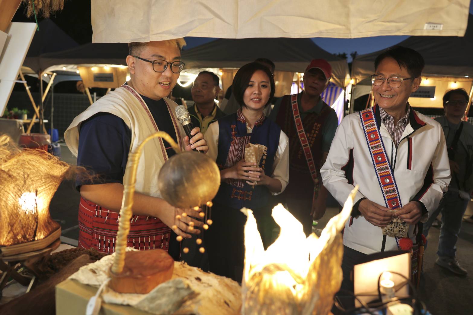 ▲扶植營運組－伊蔣藝術工作室所推出的「原風植木燈具」。(圖/新北市政府原民局提供)