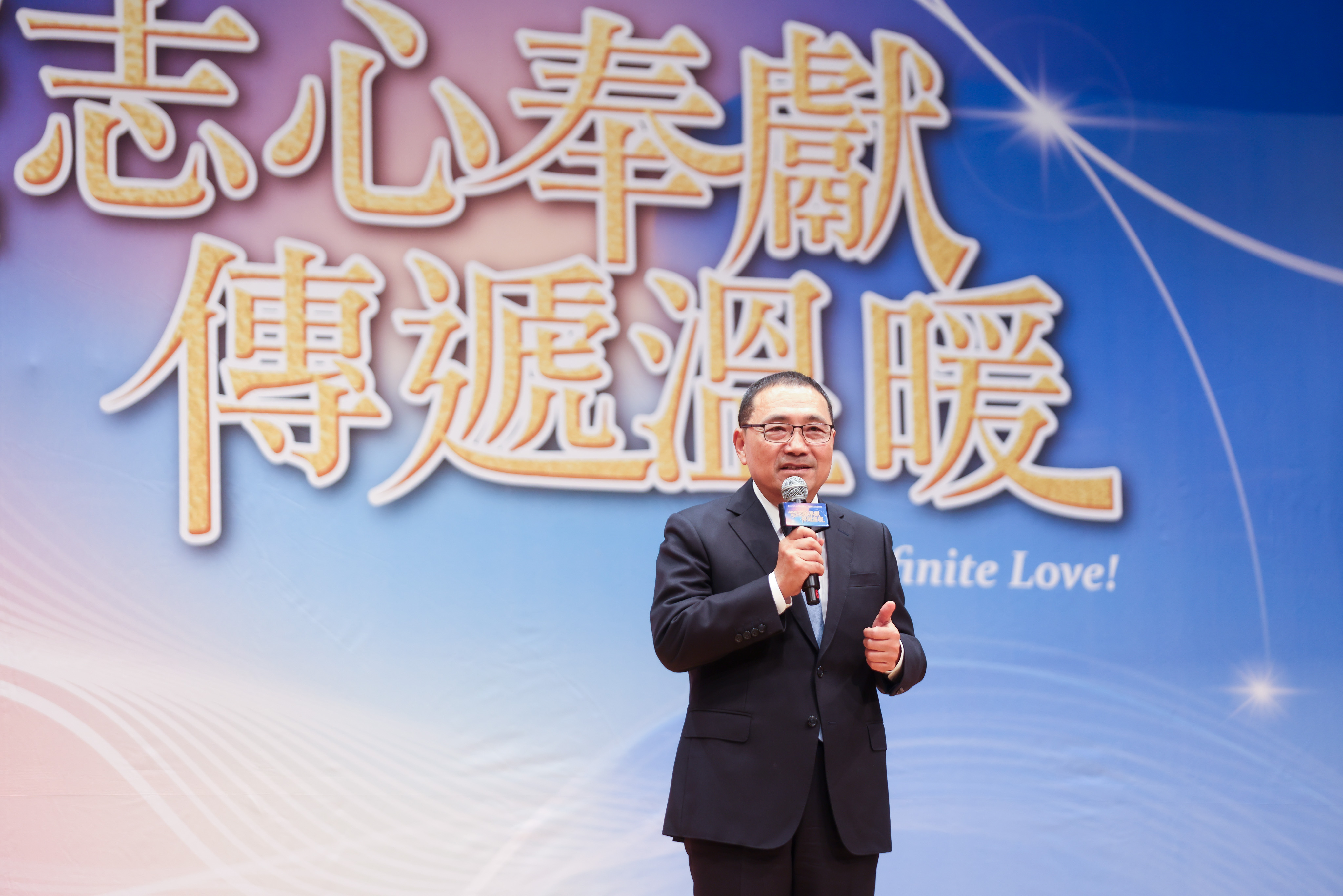 新北市第15屆金志獎表揚典禮，侯友宜讚「志工是城市最溫暖的力量」。