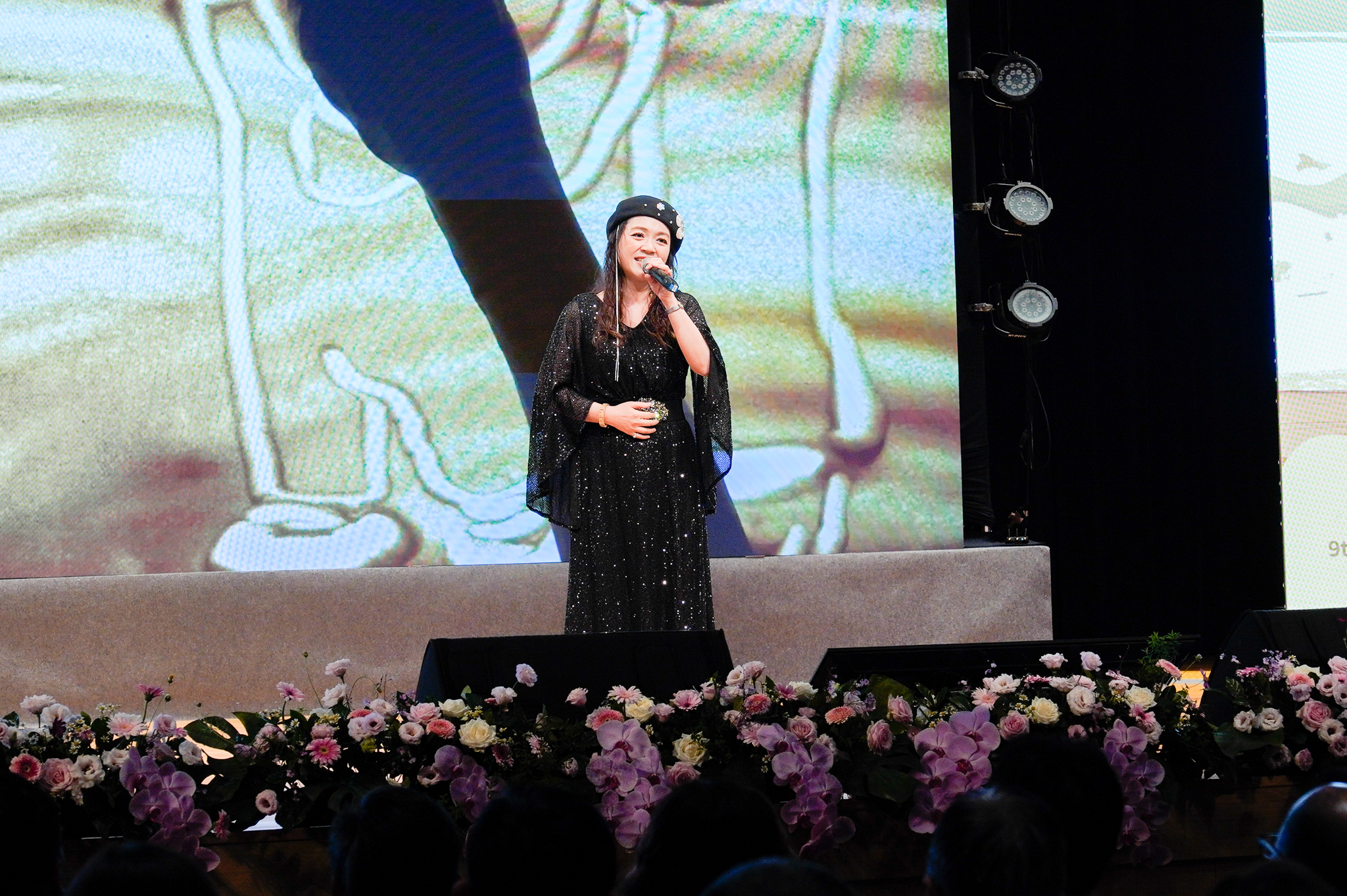 秀蘭瑪雅為新北市人民團體「領航金獎」典禮獻唱