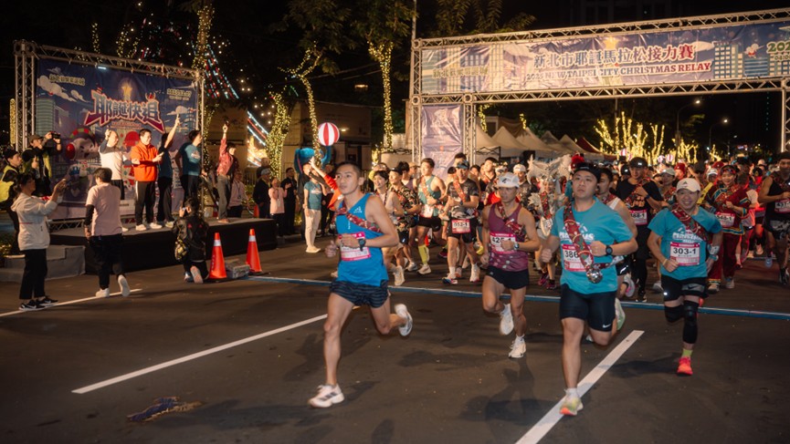  第一棒跑者凌晨530準時起跑。