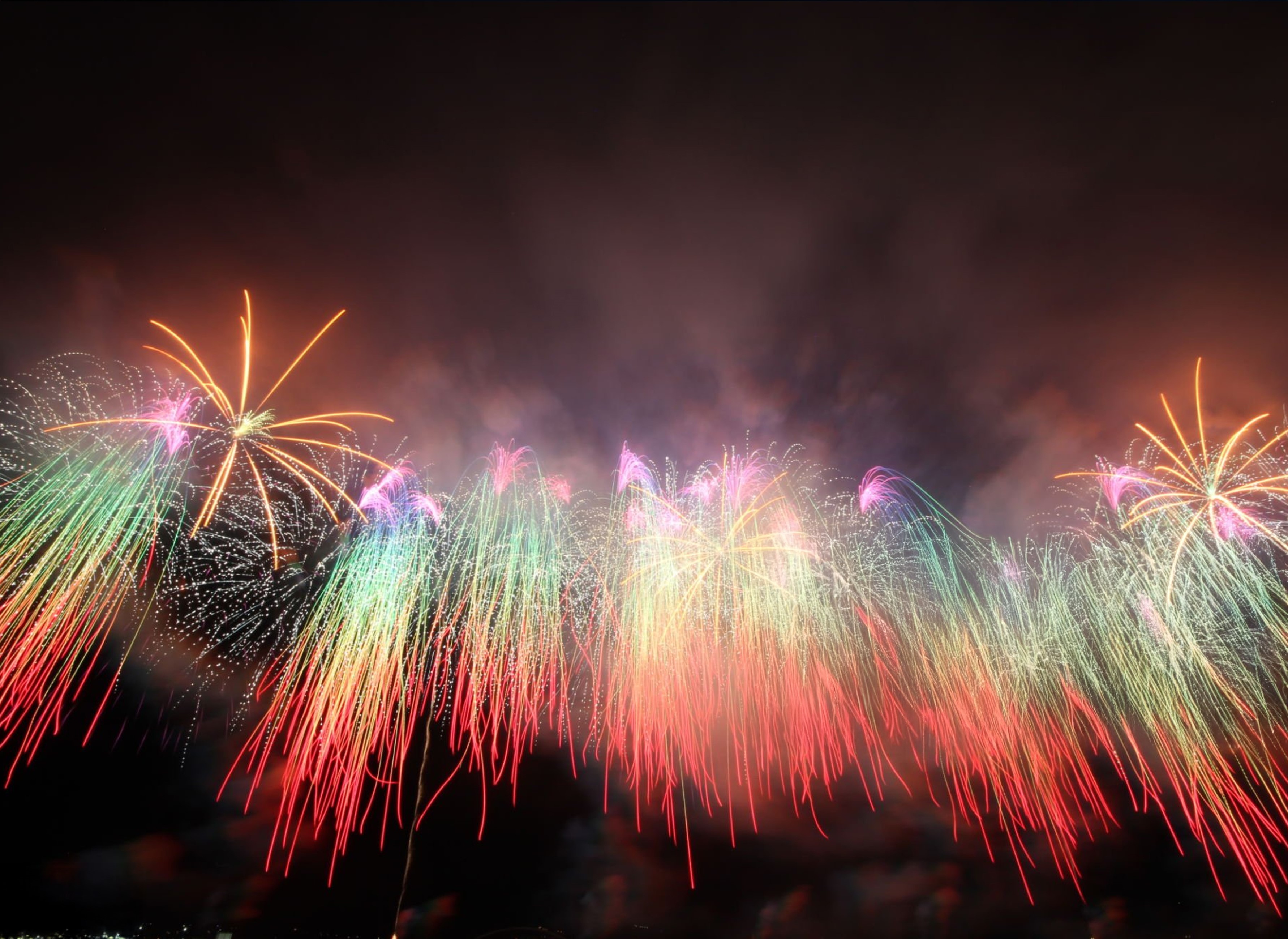 閃耀新北1314跨河煙火模擬圖-五彩瀑布