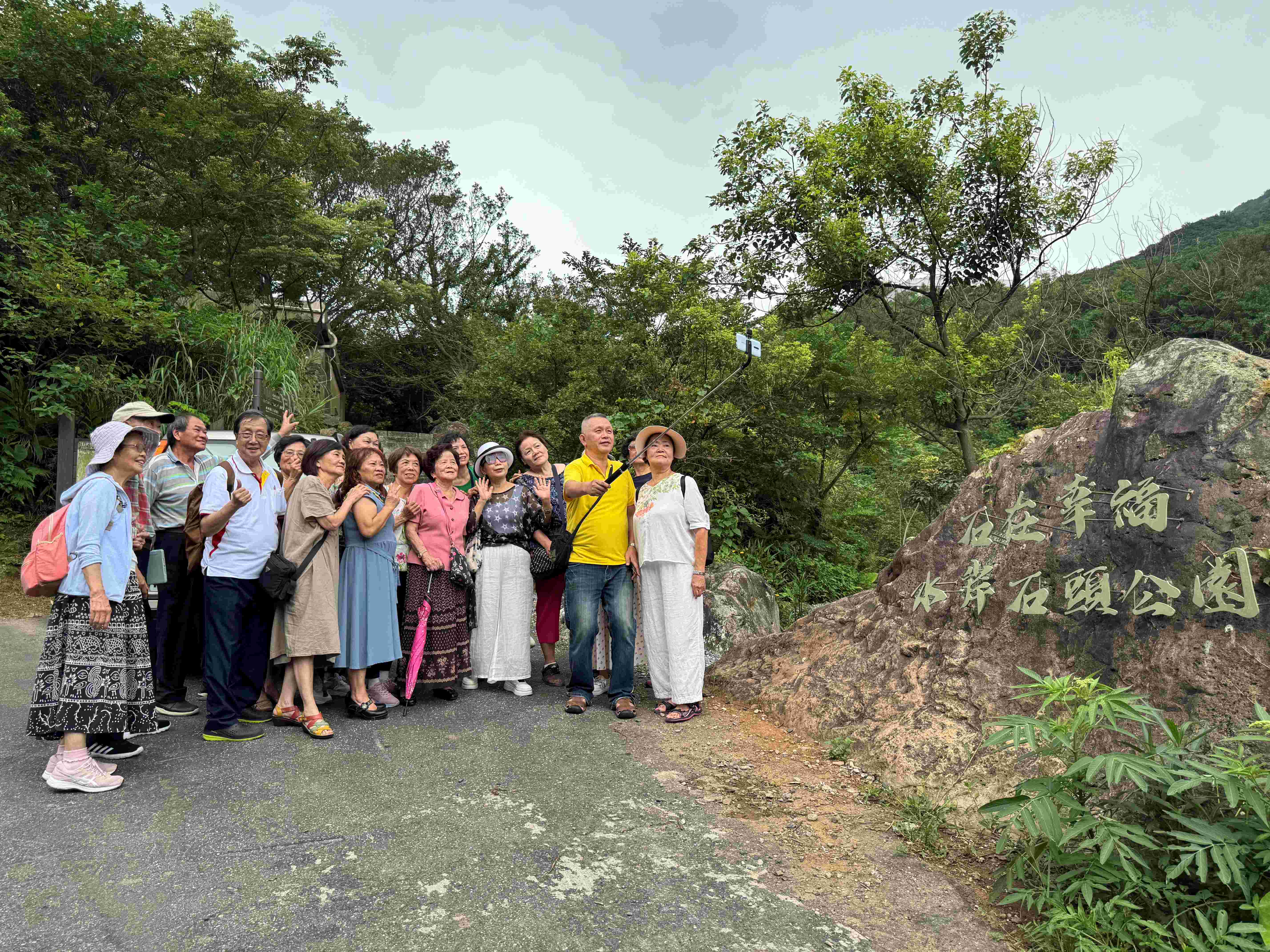 社區設立「石在幸福．水岸石頭公園」成為遊客新打卡點
