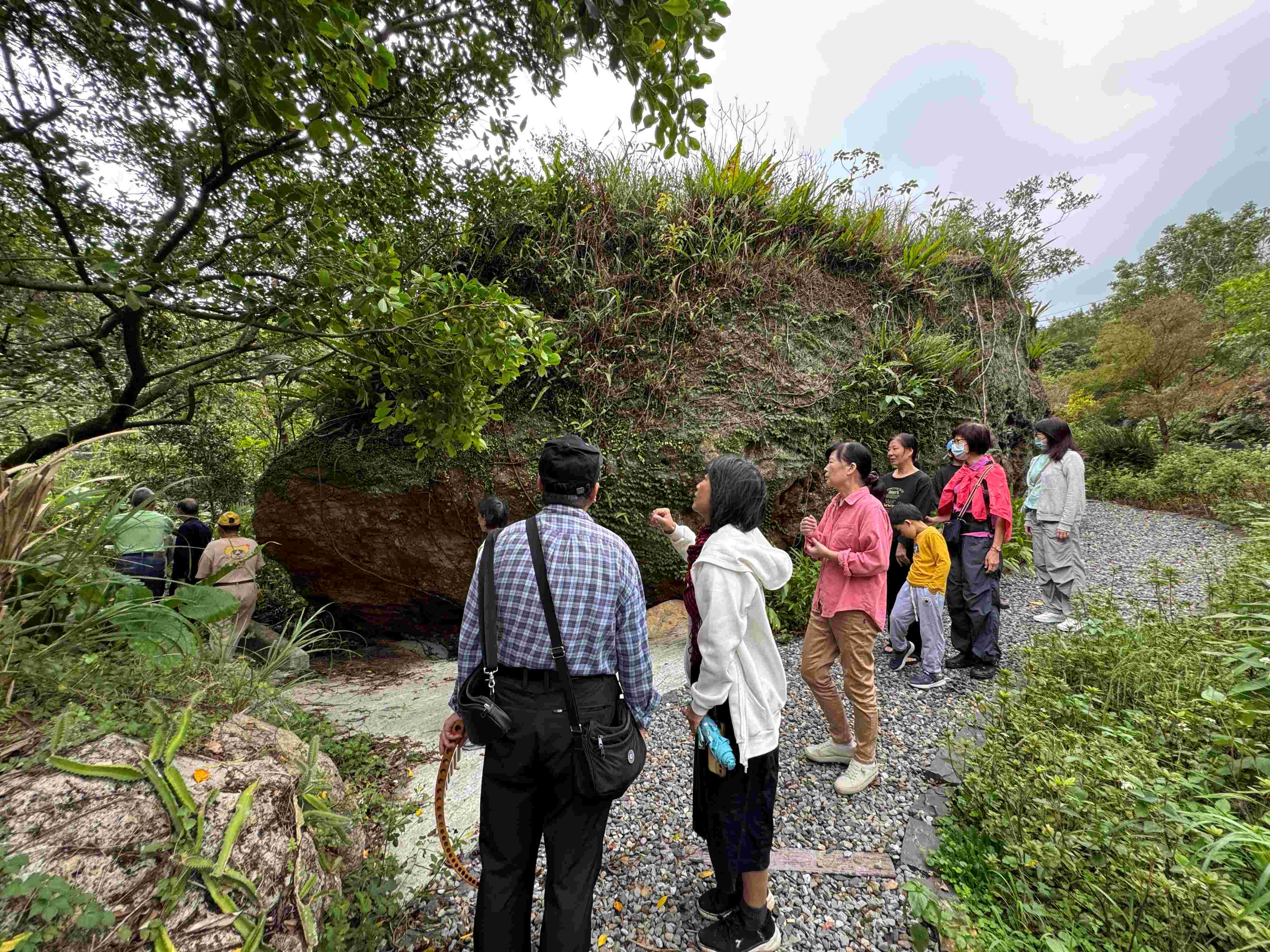 民眾想更深入了解三安社區，可以聯繫社區理事長安排導覽