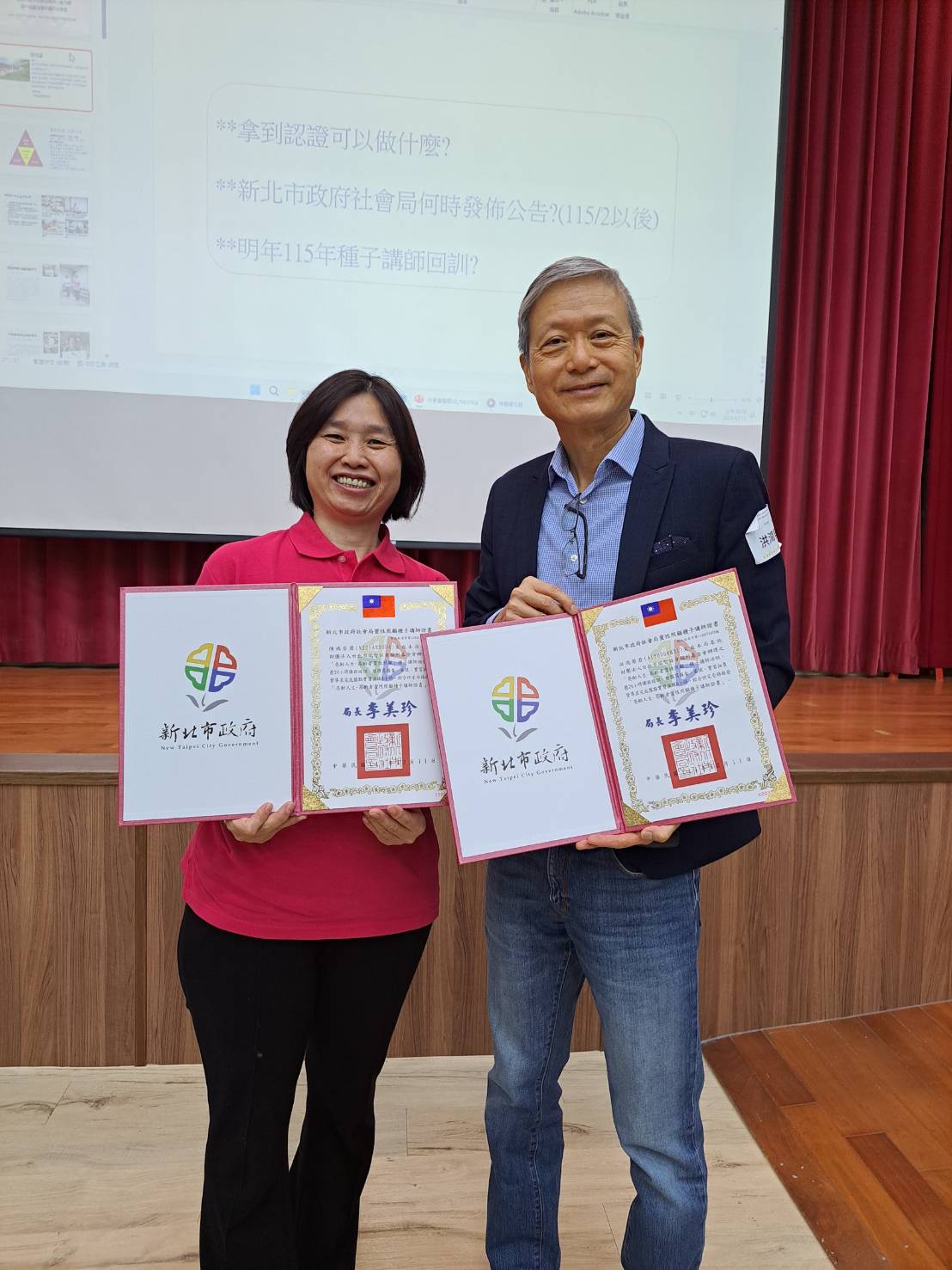  參與培訓的中華培愛全人關懷協會新莊據點主任陳嫣姿（左）表示 在實習時引導阿嬤說出藏在心底50年的祕密