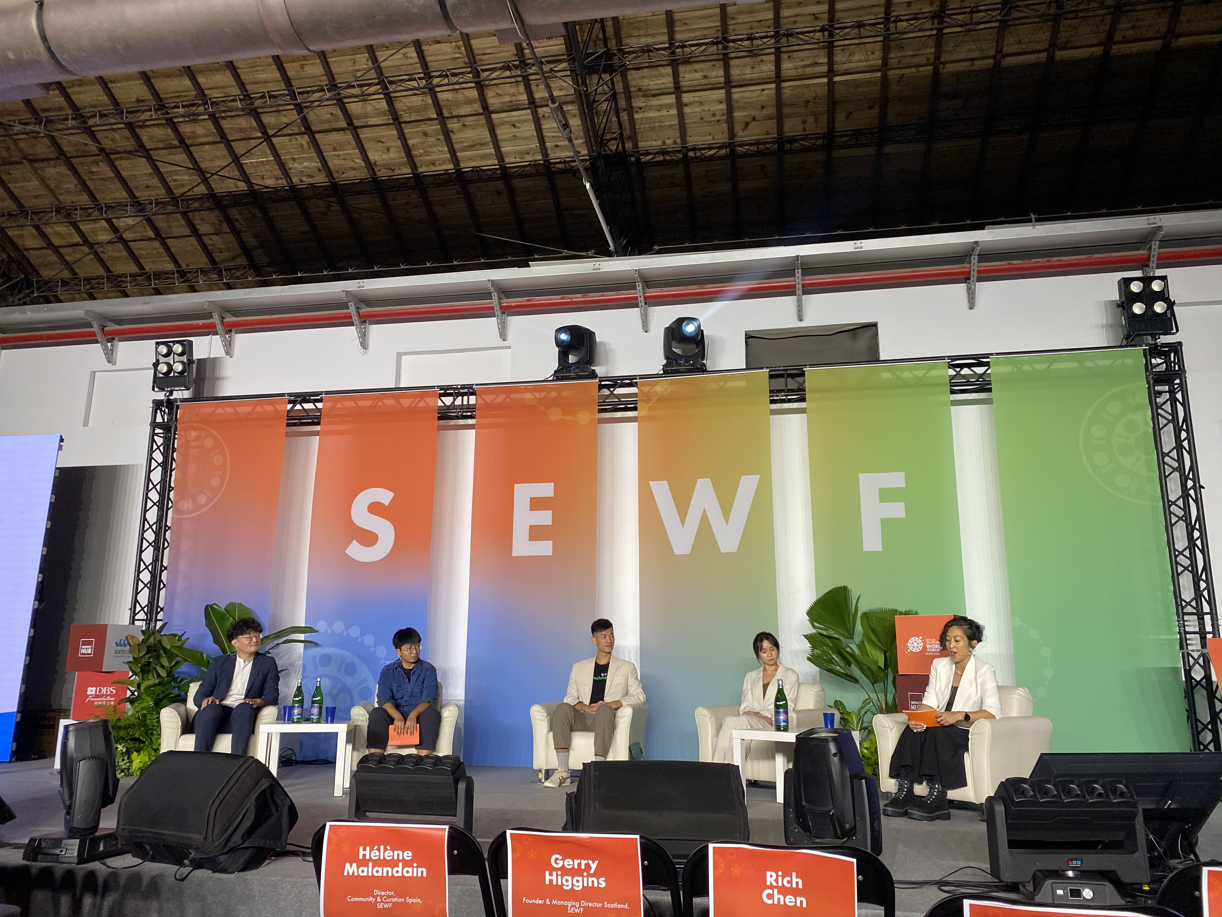 三重社會創新基地提供國內外參展與競賽補助支持，擴展國際交流機會(圖為參與SEWF2025社會企業世界論壇)。