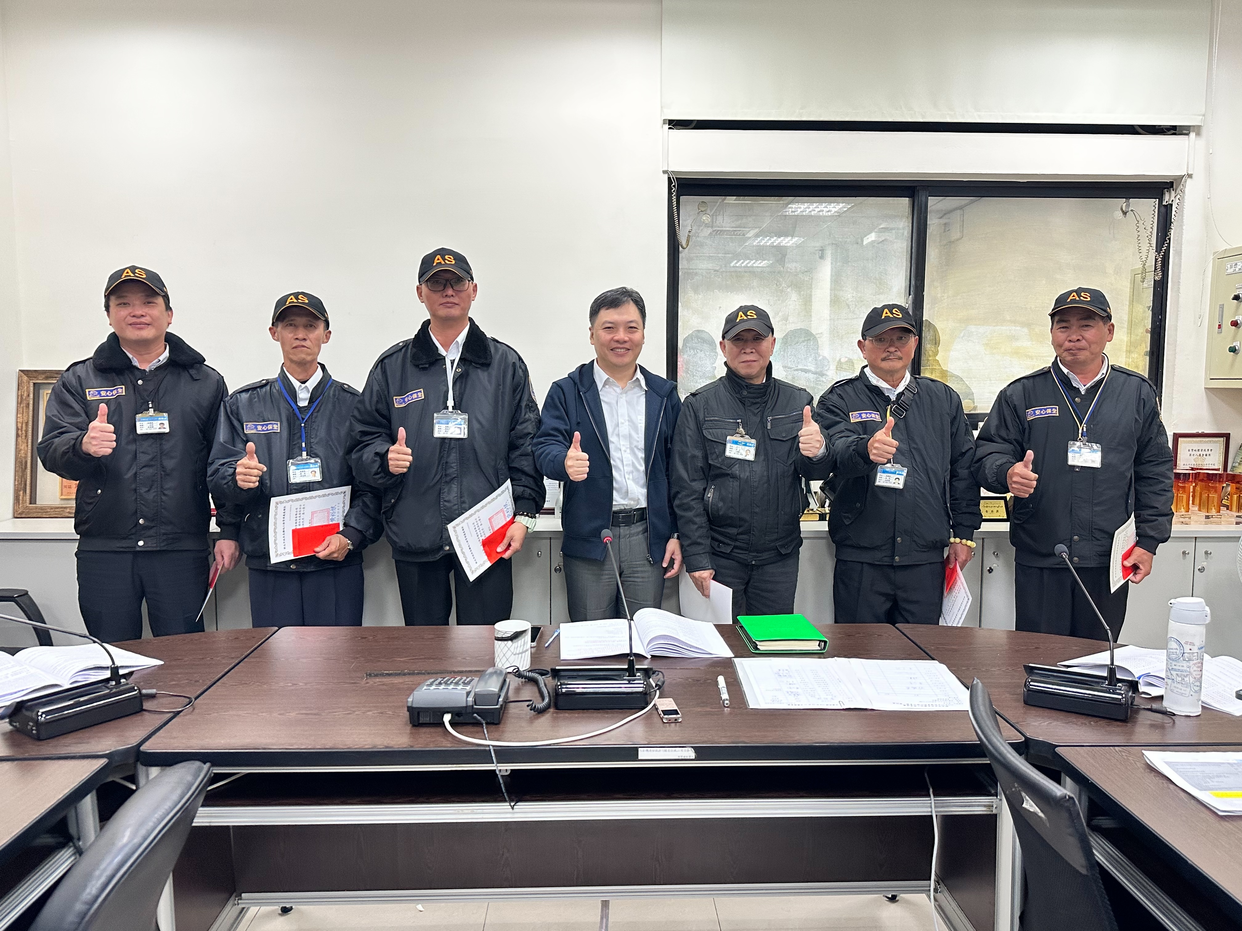 黃裕斌處長特別頒發感謝北區(安心保全公司)績優保全