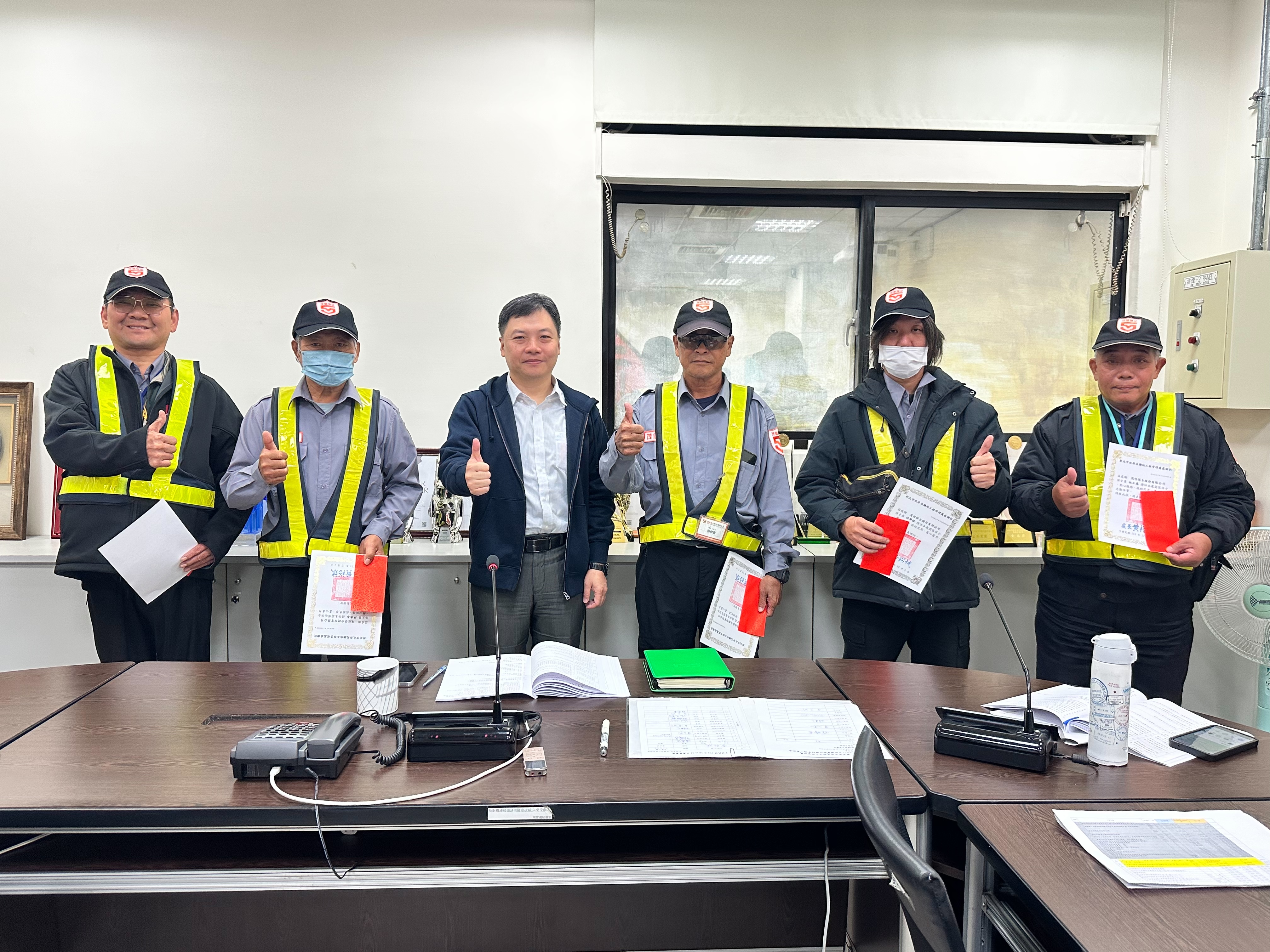 處長特別頒發獎狀感謝南區(茂信保全公司)績優保全