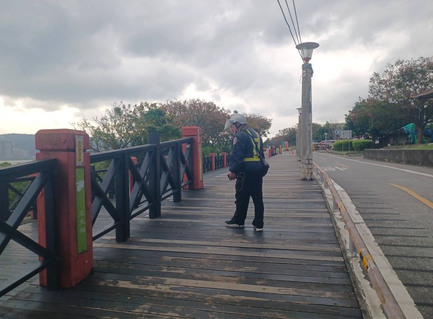 保全定期巡視河濱設施，以提供民眾安全及舒適的空間