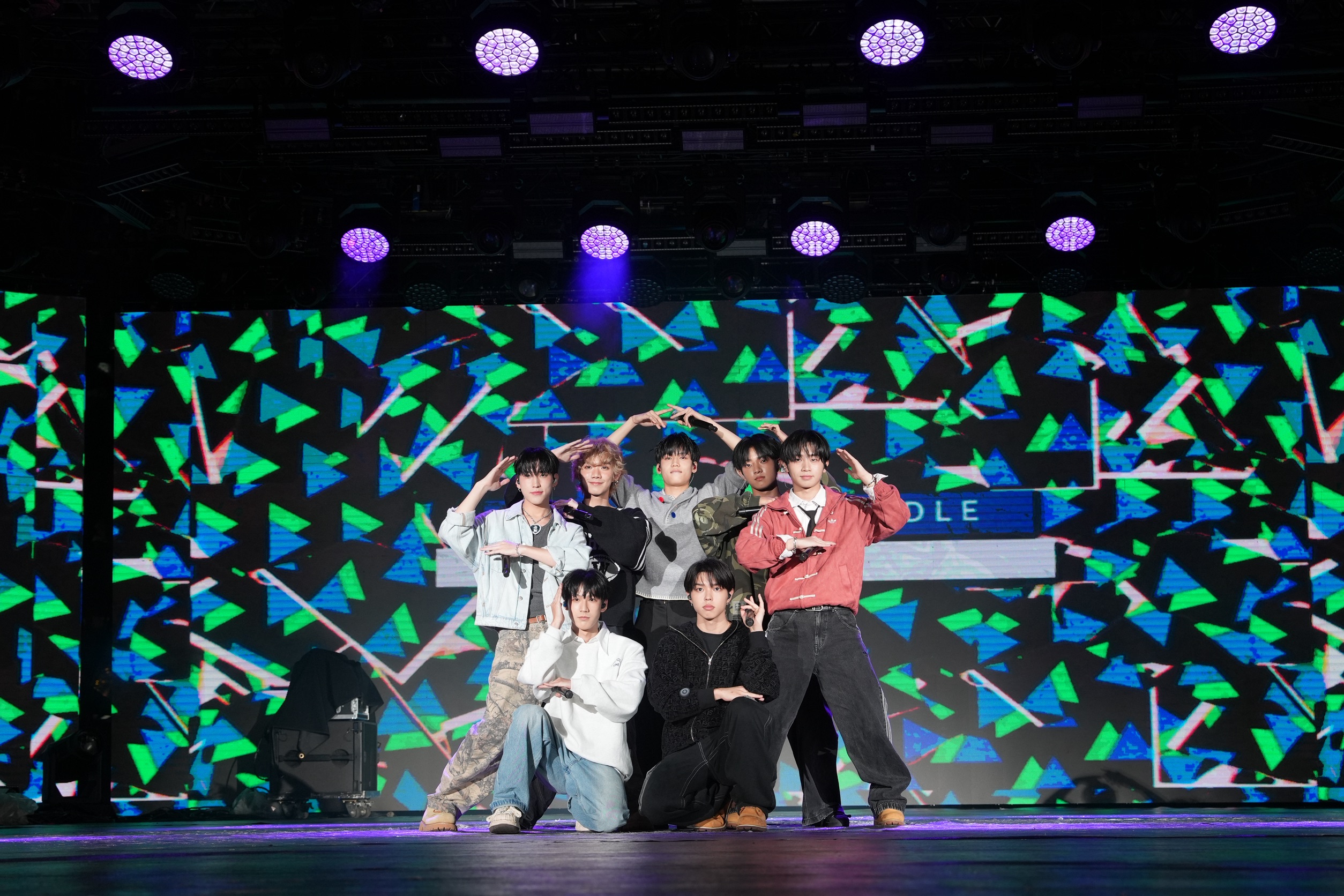  F.F.O上臺彩排，為觀眾預告一場精彩絕倫的舞臺饗宴。