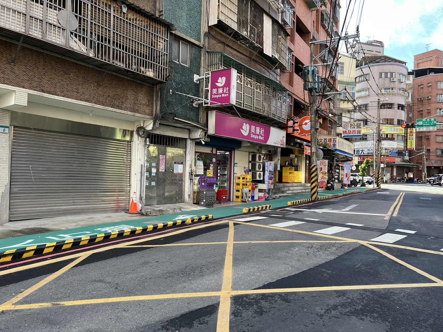 泰山區仁愛路6巷增設人行道、無障礙斜坡道，打造安全友善步行環境。圖為施工後照片