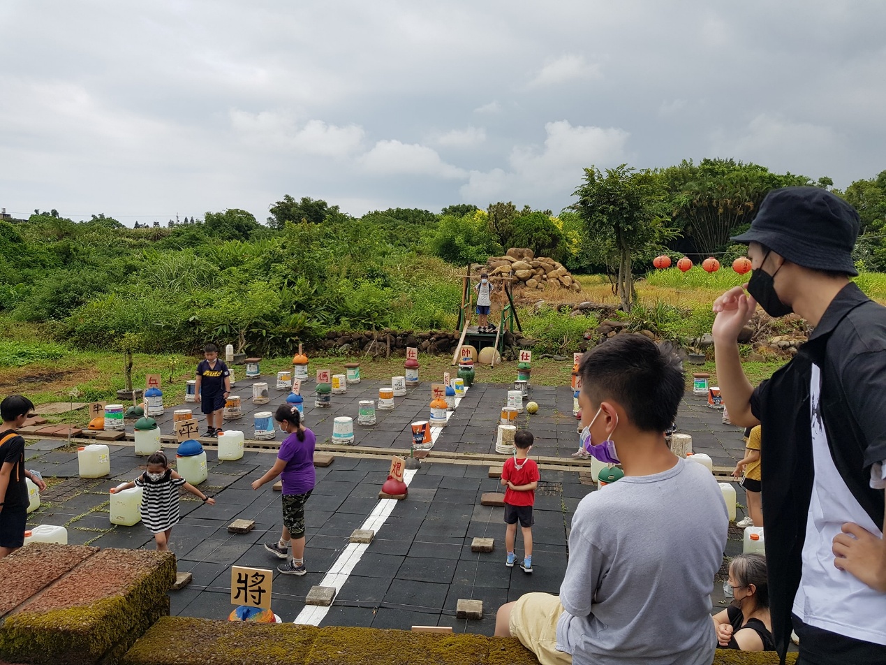  三芝福成社區將稻田改設成兵棋推演場，作為兒少遊戲兼棋盤式管理試驗用