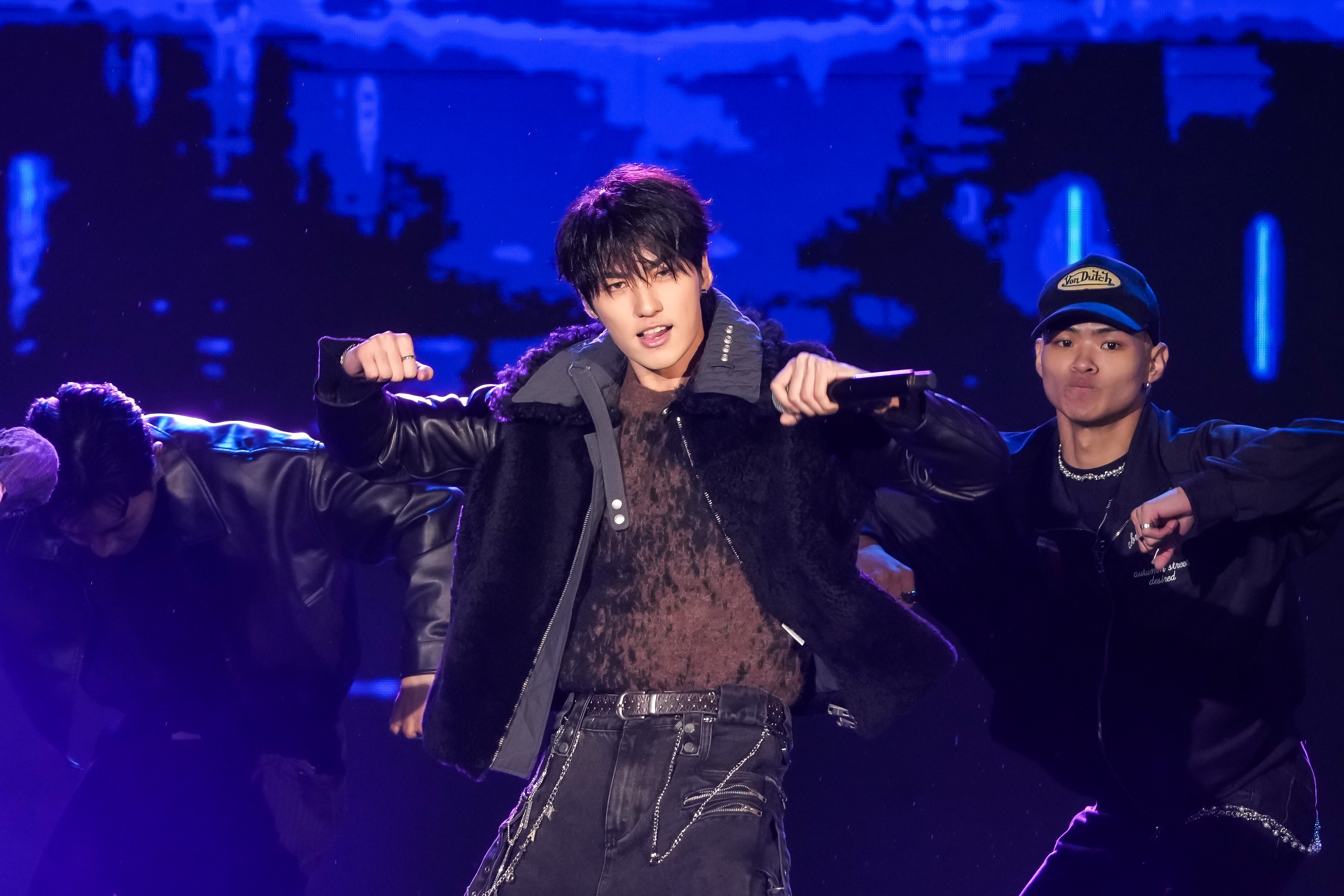 薛恩以〈LEVEL UP〉嗨翻全場。