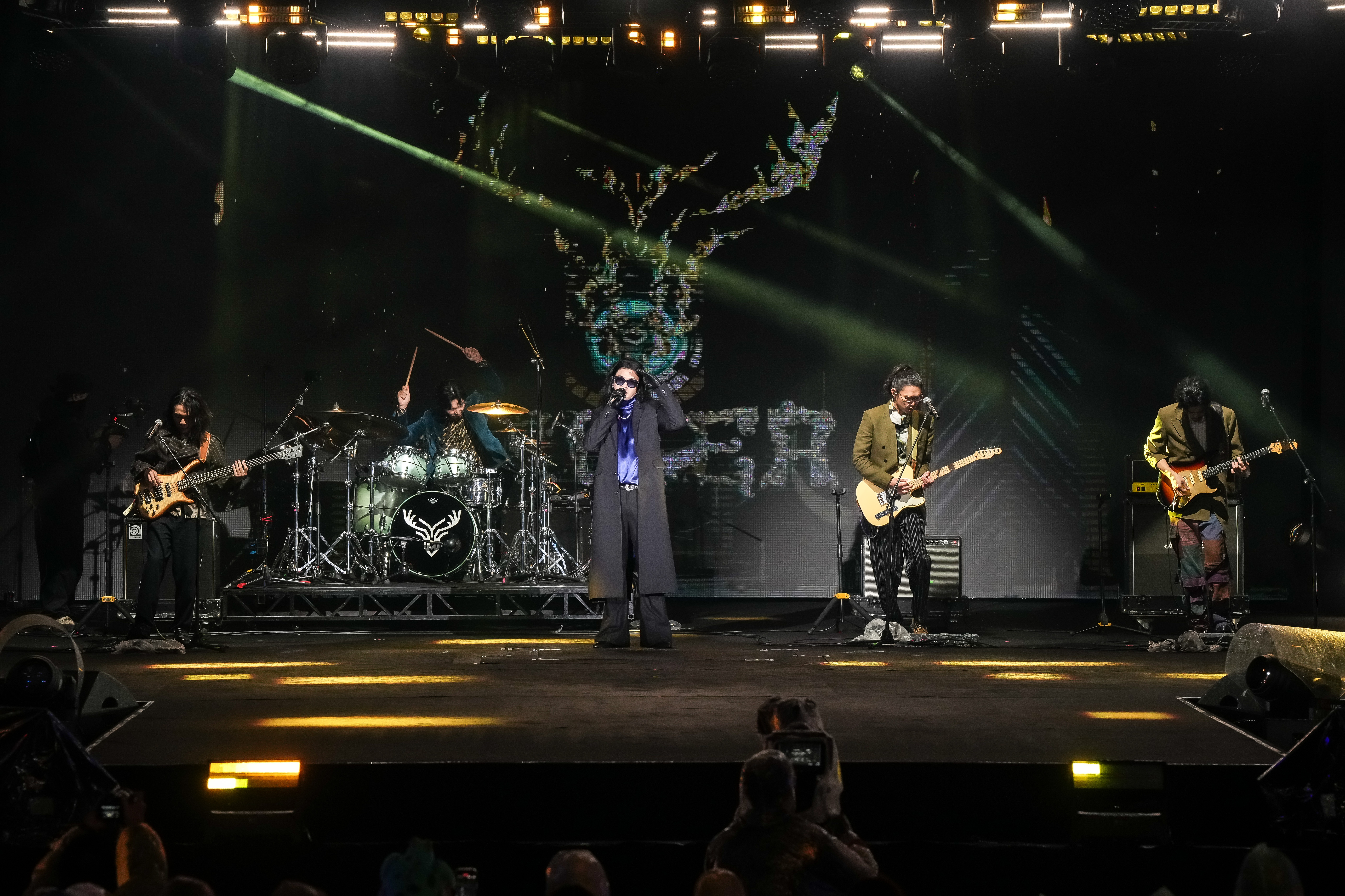  麋先生MIXER獨具風格的表演和爆發力十足的舞臺魅力，瞬間點燃現場氣氛。