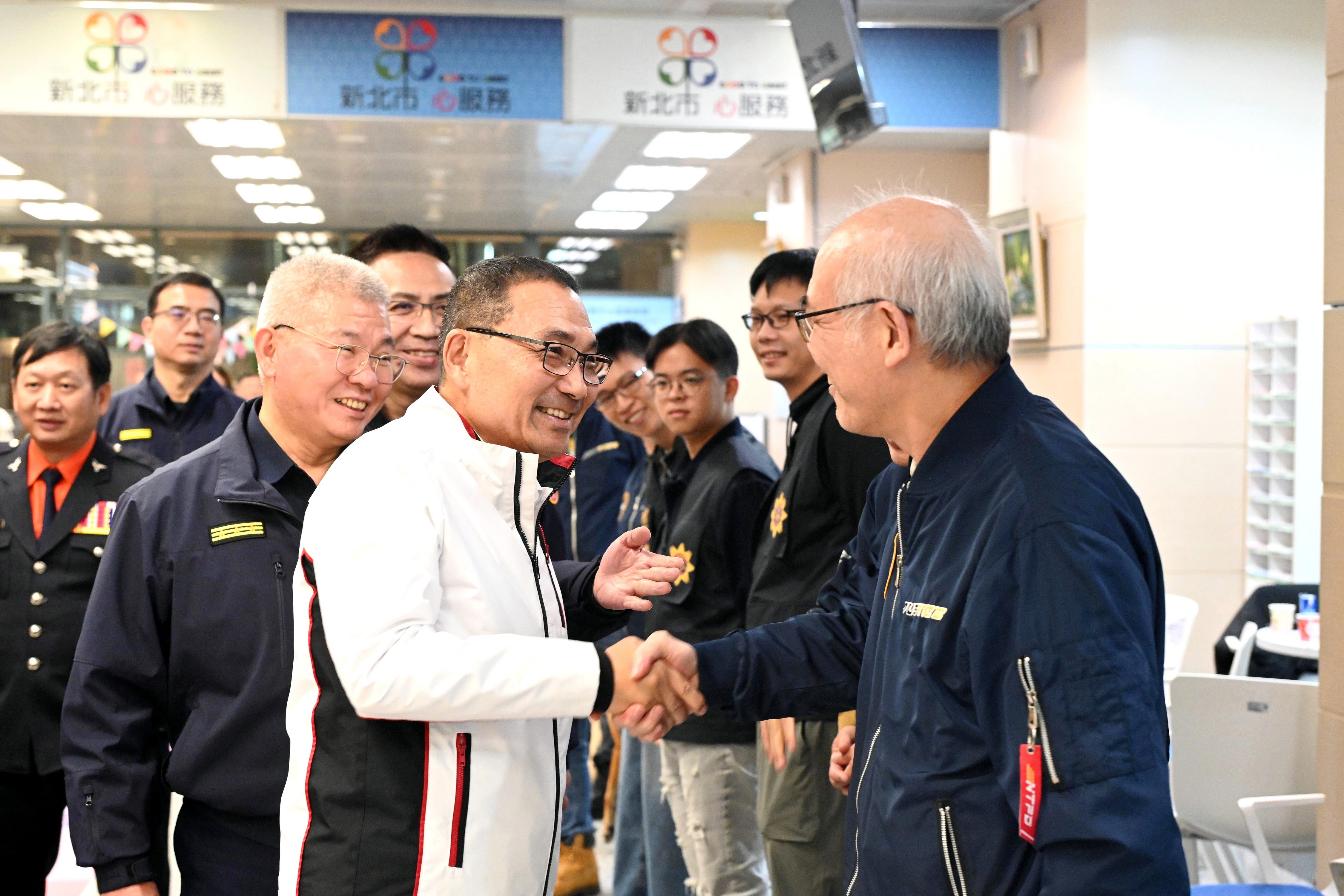 2025新北歡樂耶誕城「巨星耶誕演唱會—The Greatest Show」今(13)日登場。