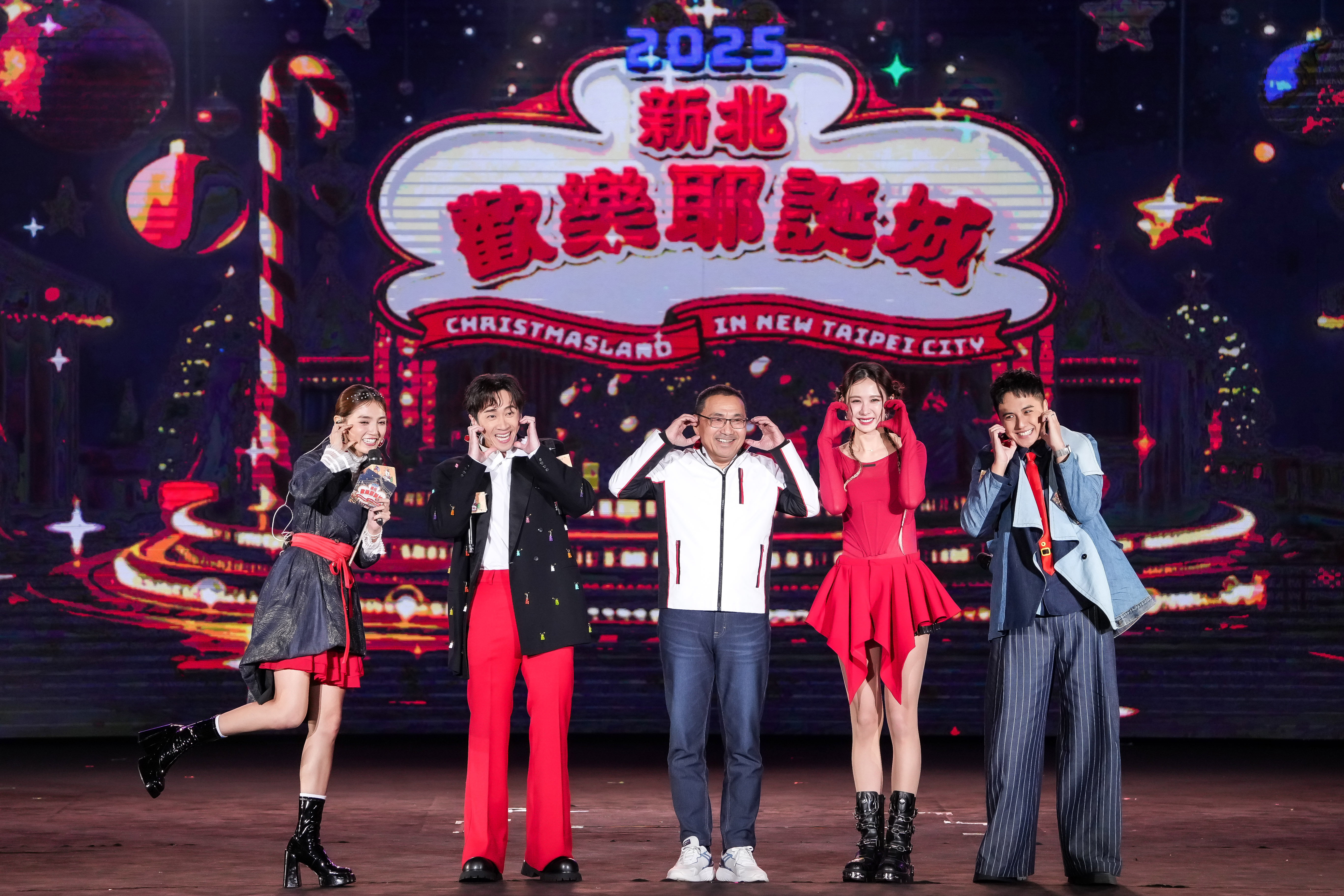 今日演唱會以「音浪狂潮」為主題，邀請多組重磅卡司接力演出。