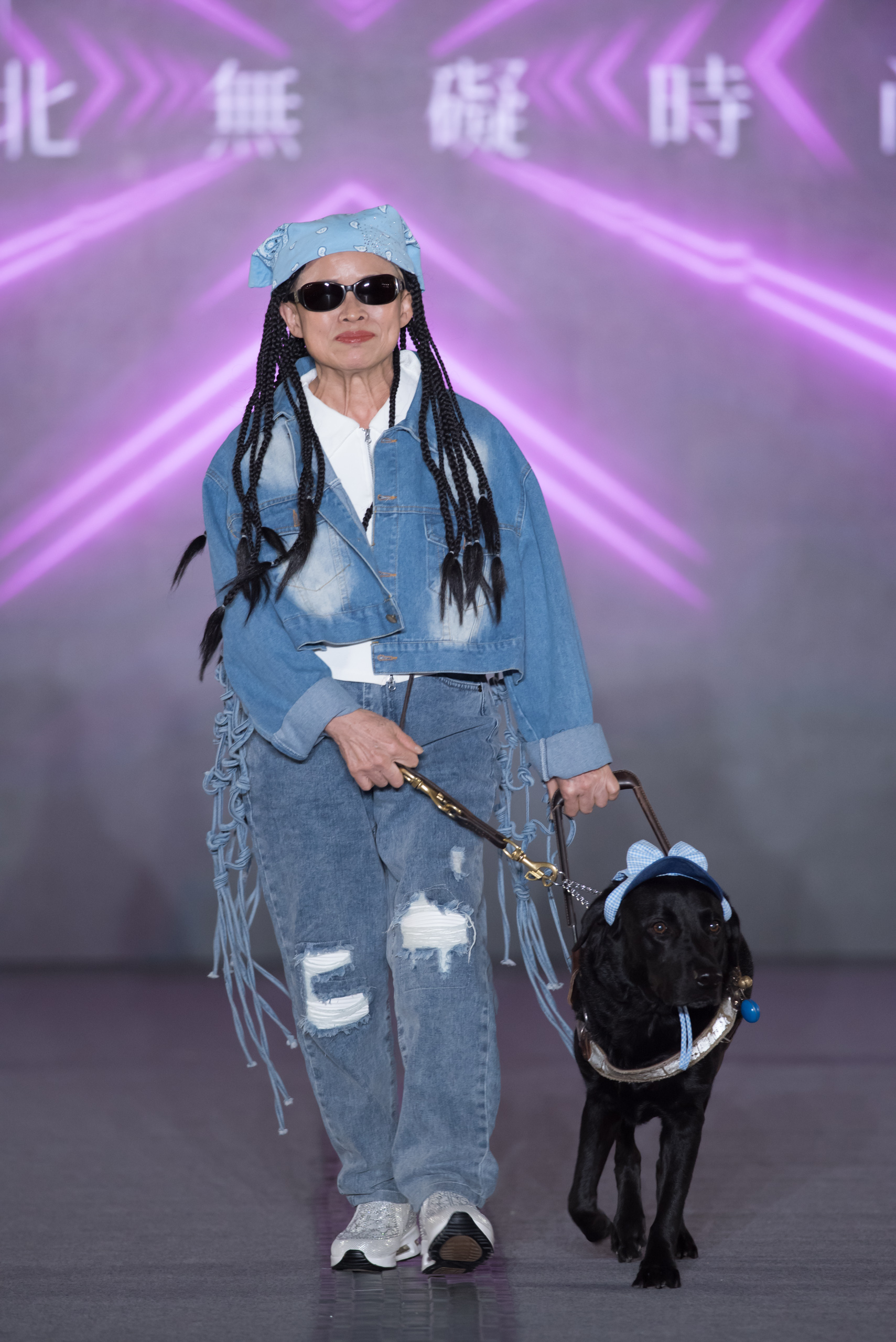 視障者范湘暄與導盲犬NINA攜手登台