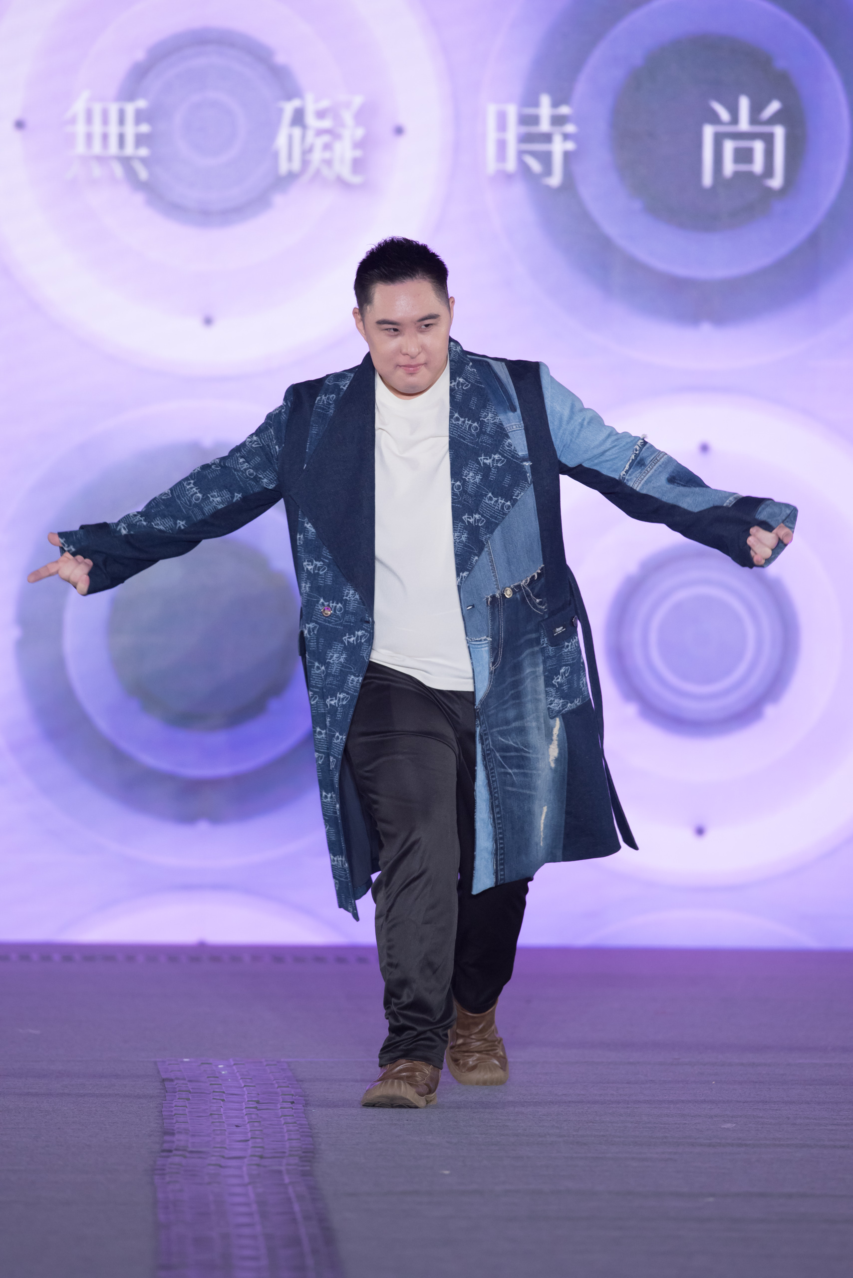唐氏症青年陳信恒，走上伸展台自信十足