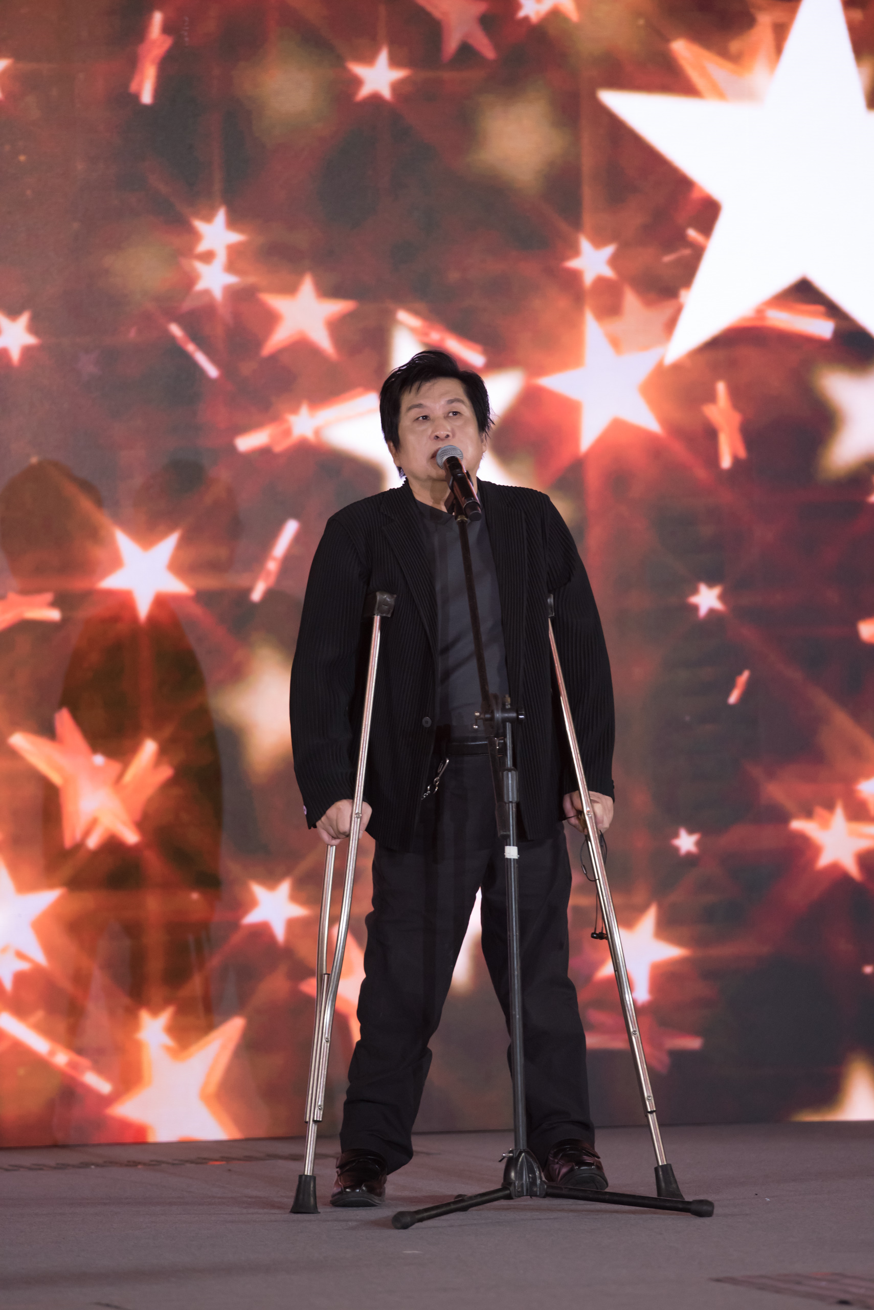 歌手鄭智化現身獻唱，為身障朋友加油打氣