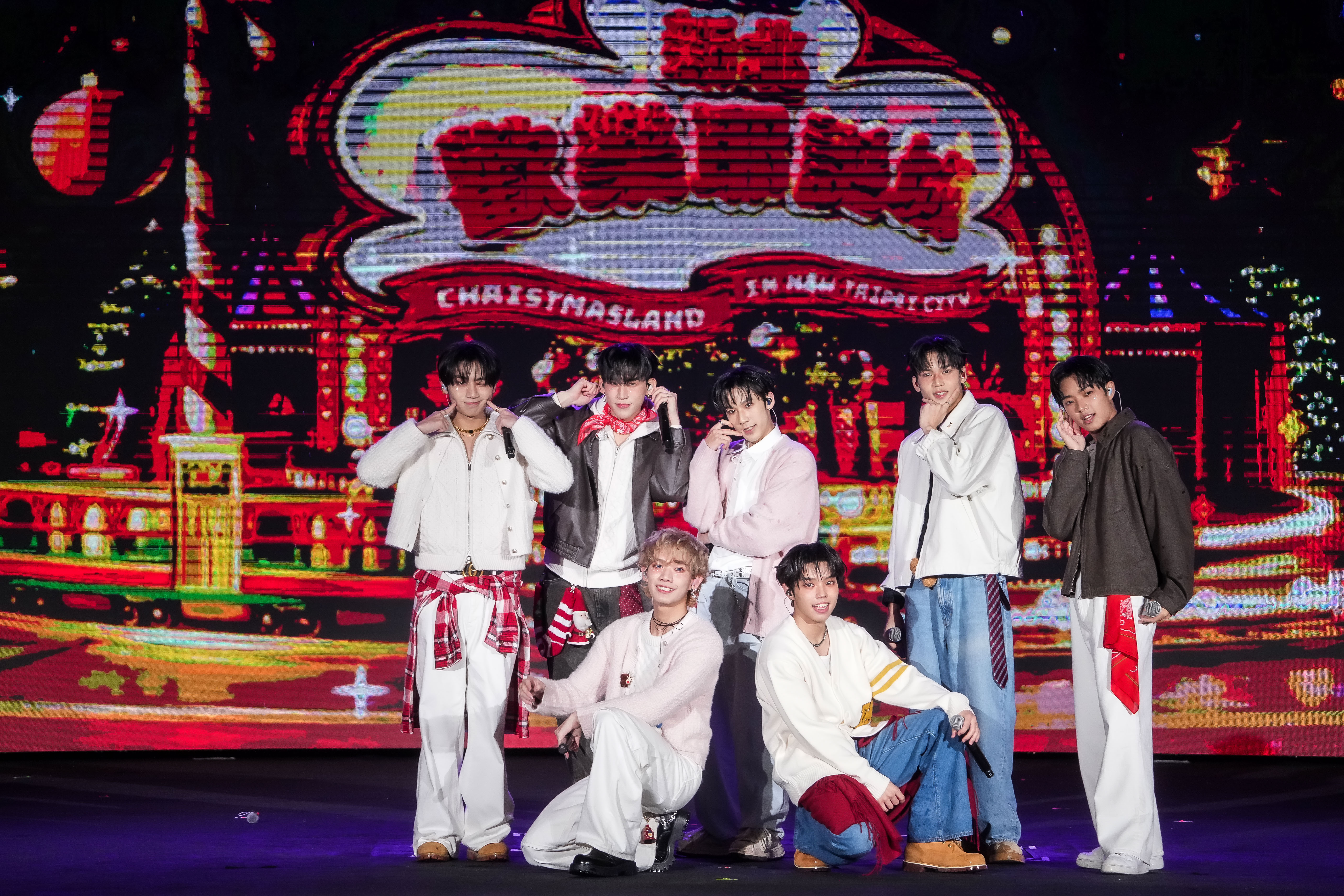  F.F.O演唱〈管不住自己〉等曲目。