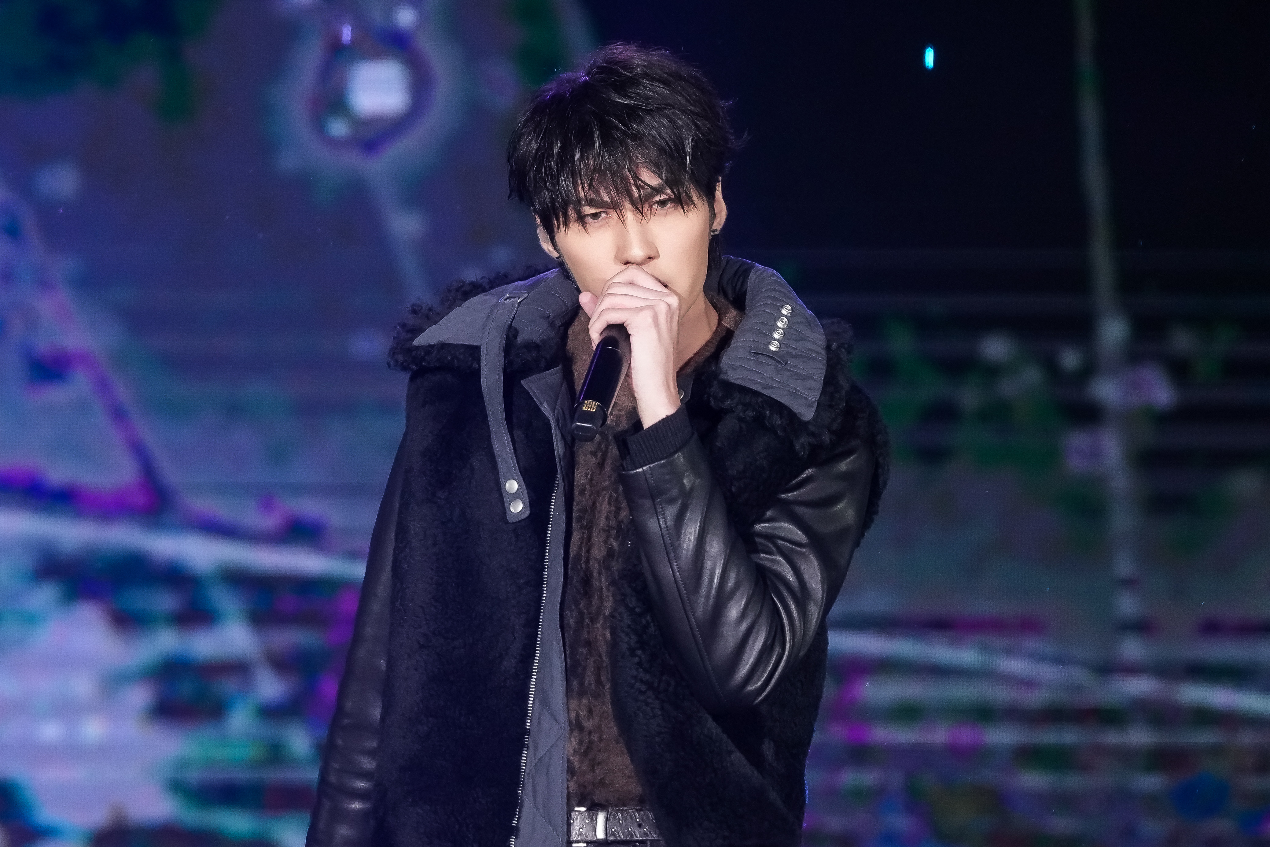 薛恩的演出持續將現場熱度往上推升。