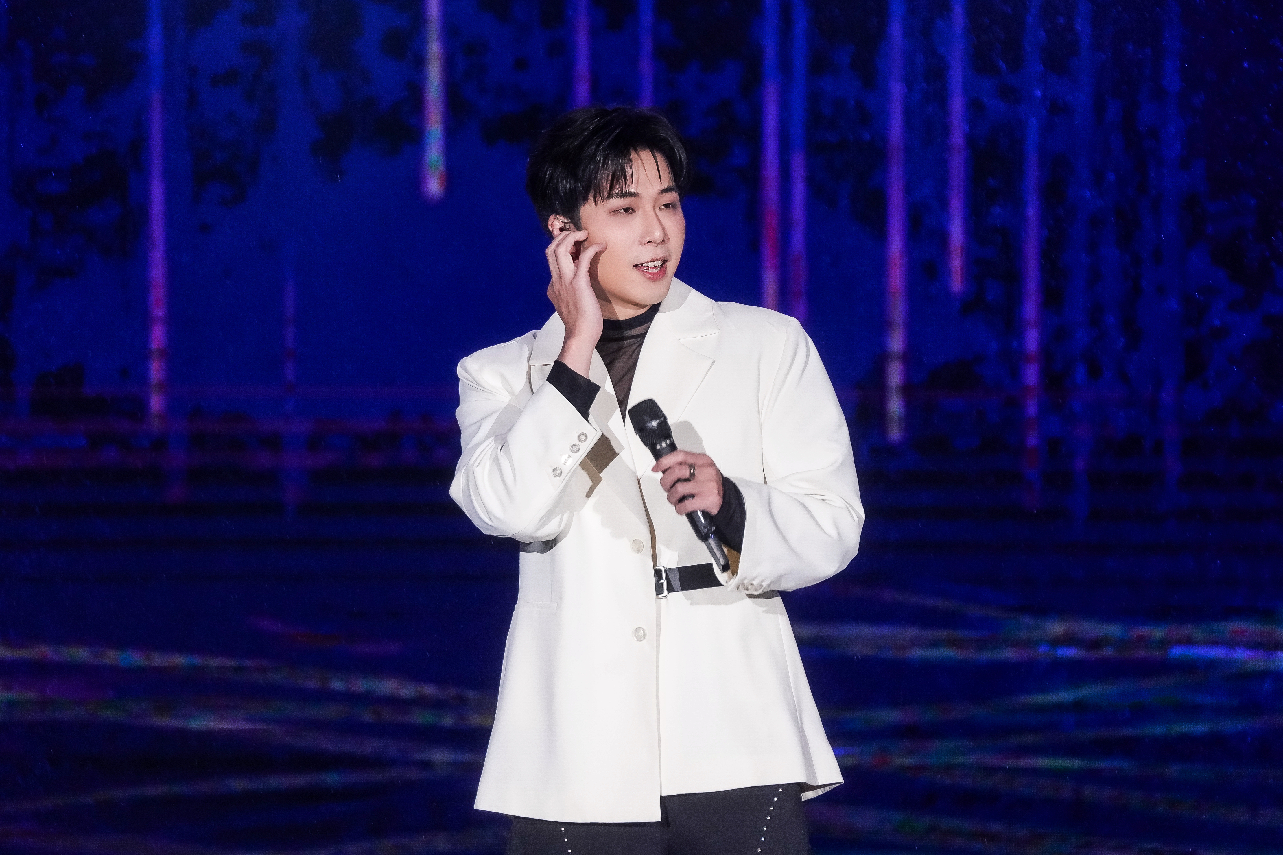  李東軒深情歌唱〈其實我&hellip;〉。