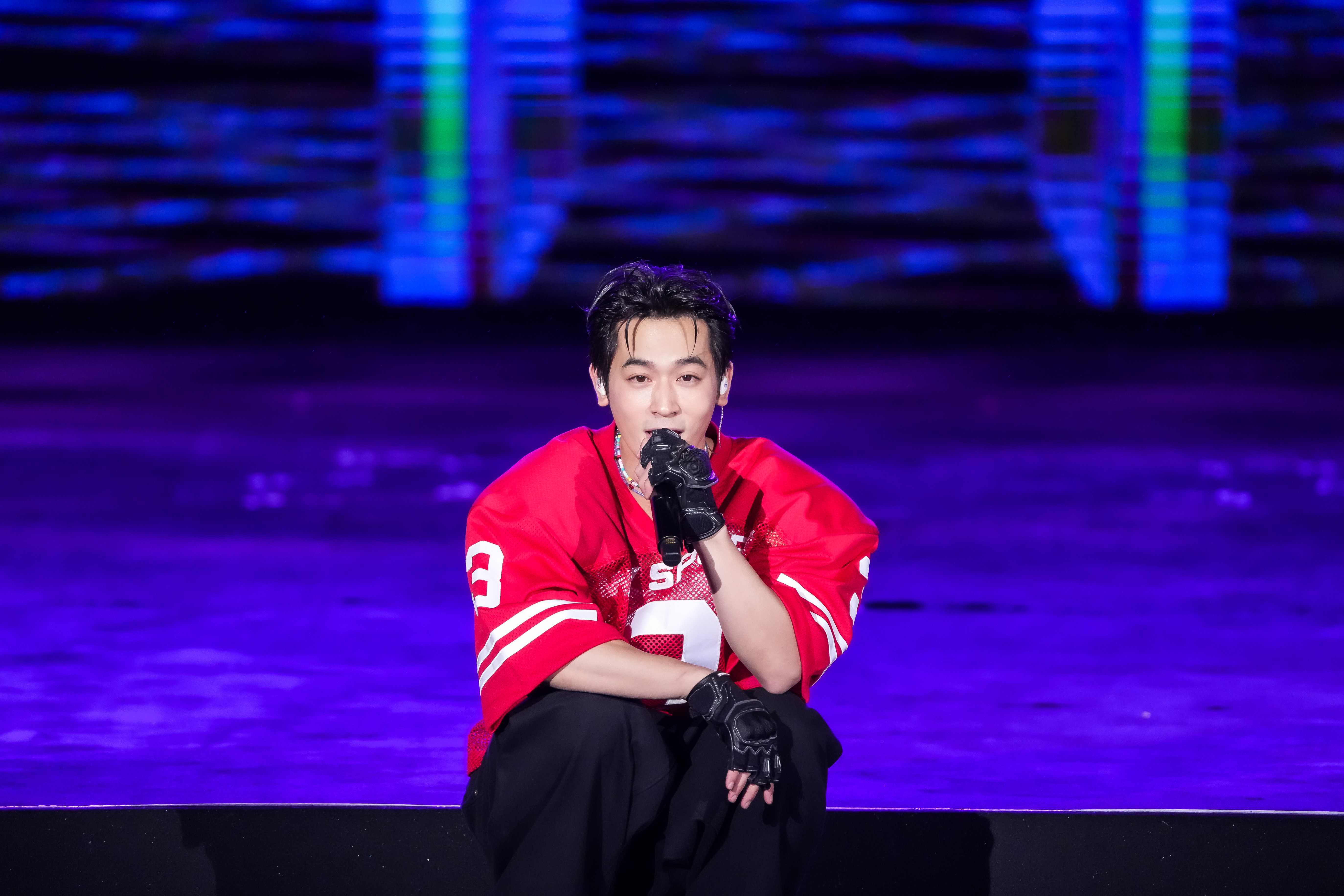  小樂 吳思賢時而動感、時而抒情的嗓音，讓觀眾聽得沉醉不已。