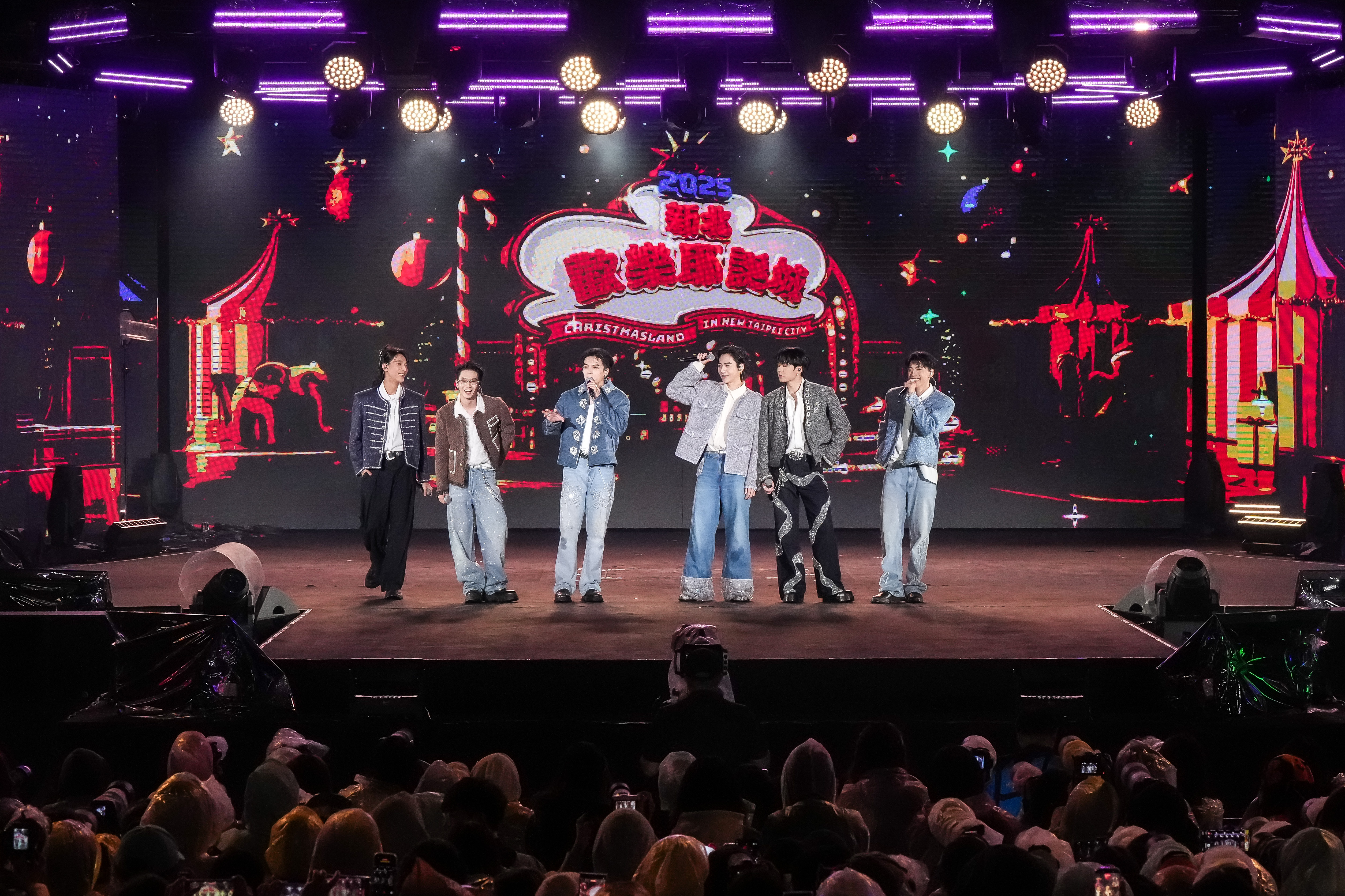 Ozone演唱剛推出的應景耶誕全新單曲〈浪漫主意〉，將首次的Live唱跳舞臺獻給新北歡樂耶誕城。