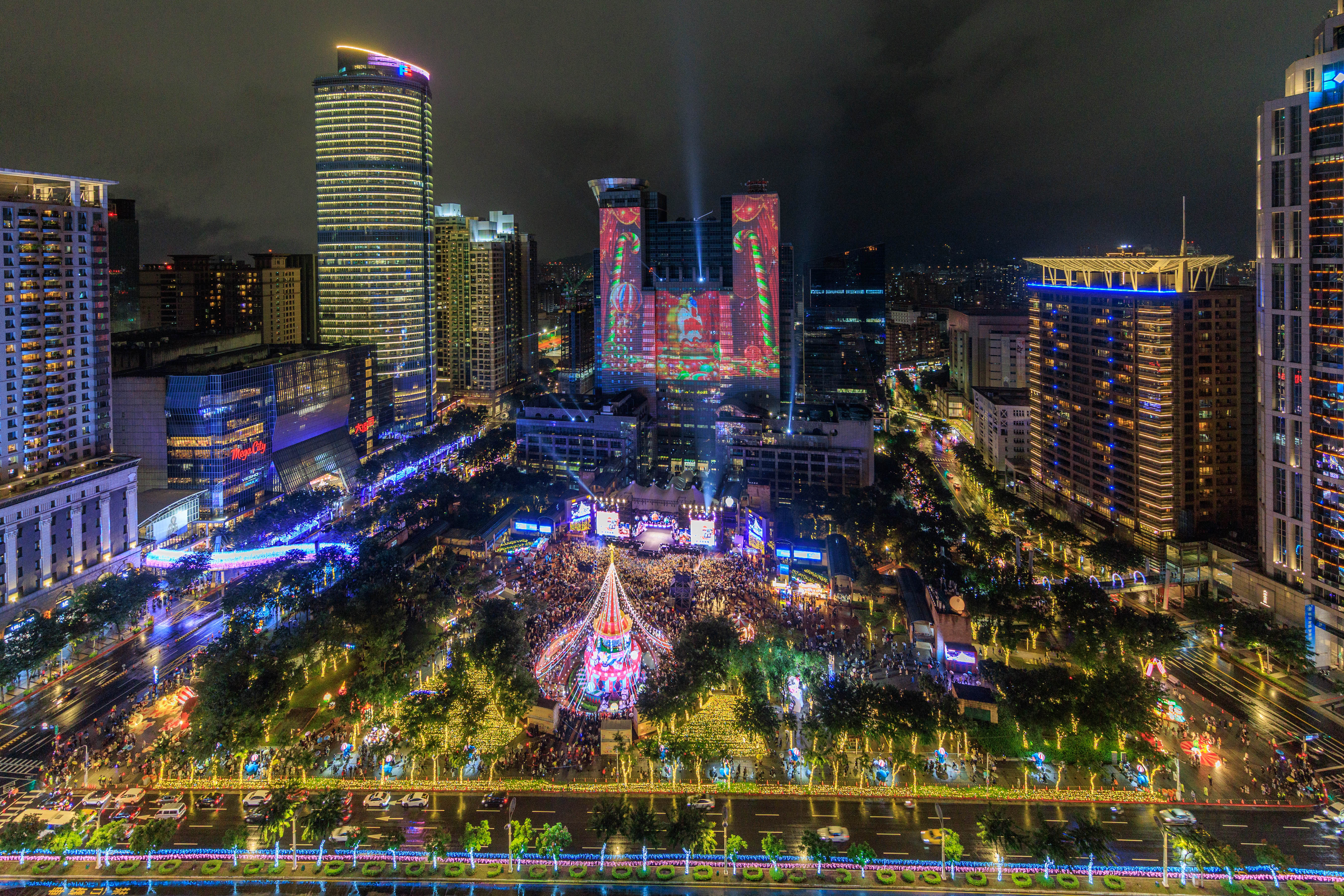  2025新北歡樂耶誕城「巨星耶誕演唱會&mdash;The Greatest Show」今(13)日火熱登場。