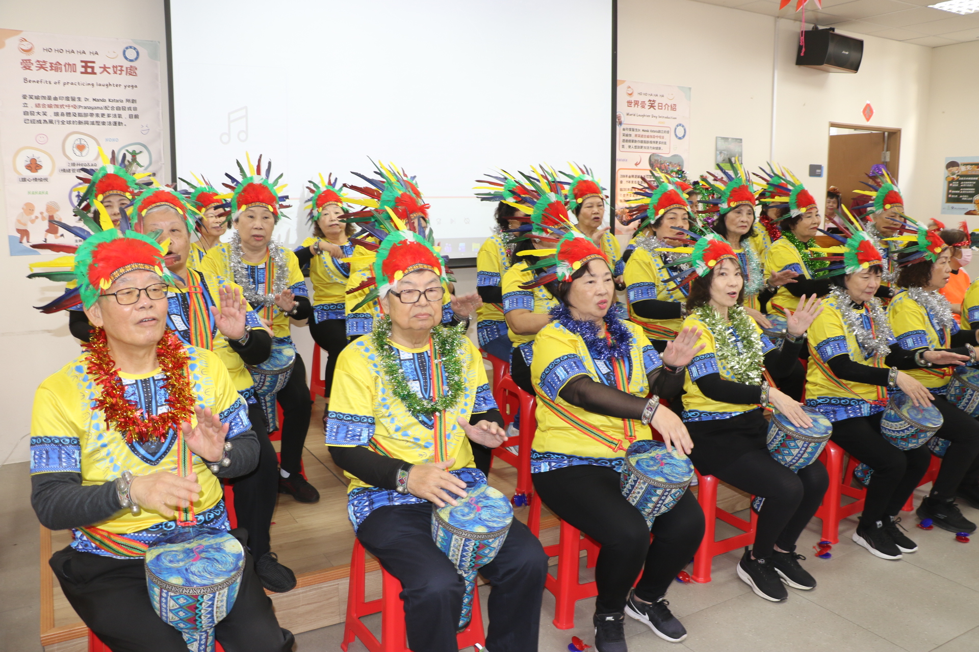  協會失智據點結合奕壽站表演曼丁鼓嘉年華-