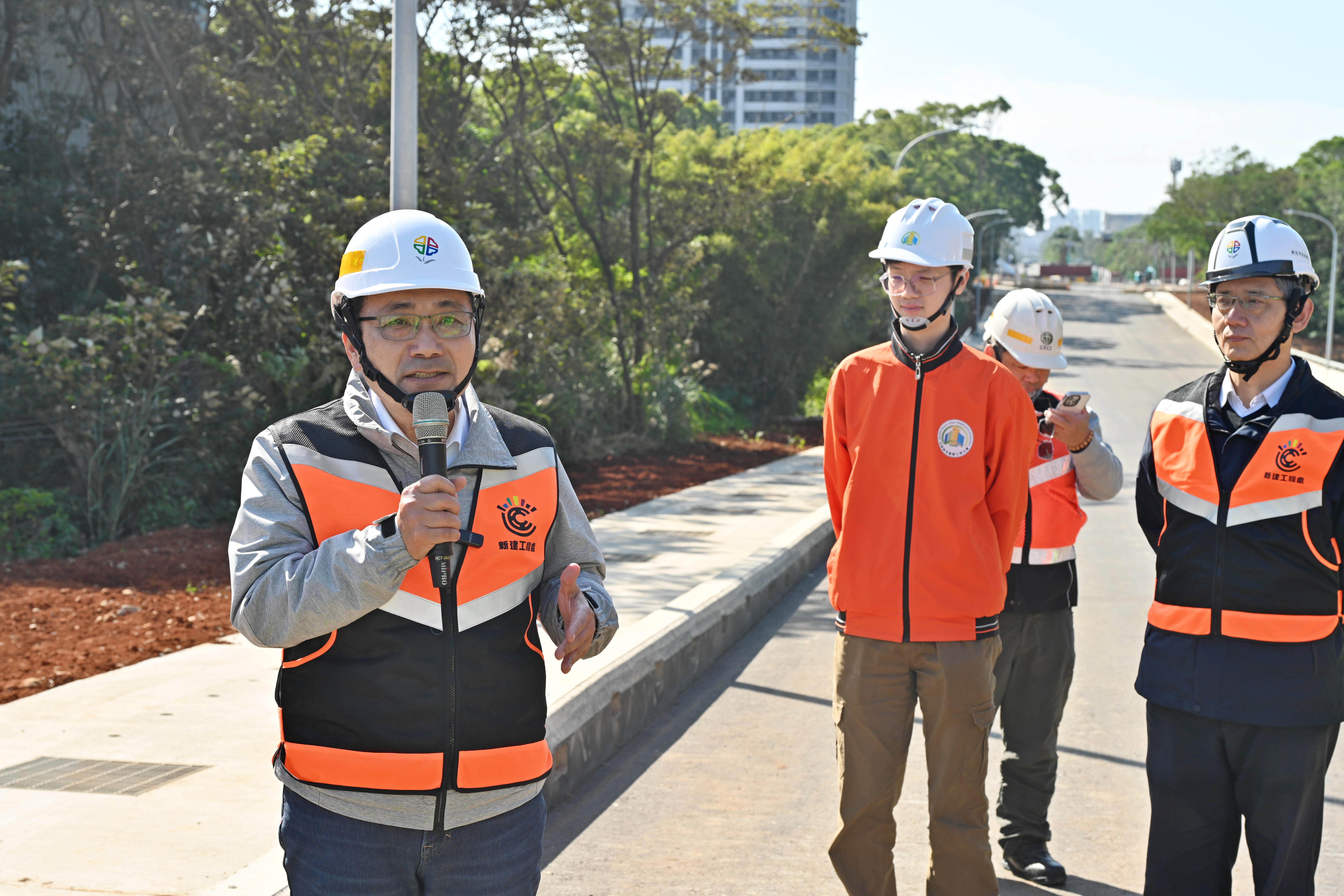 新北市長侯友宜今（15）日視察「A3計畫道路新闢工程」時表示，工程進度目前已逾八成，預計明（115）年上半年完工。