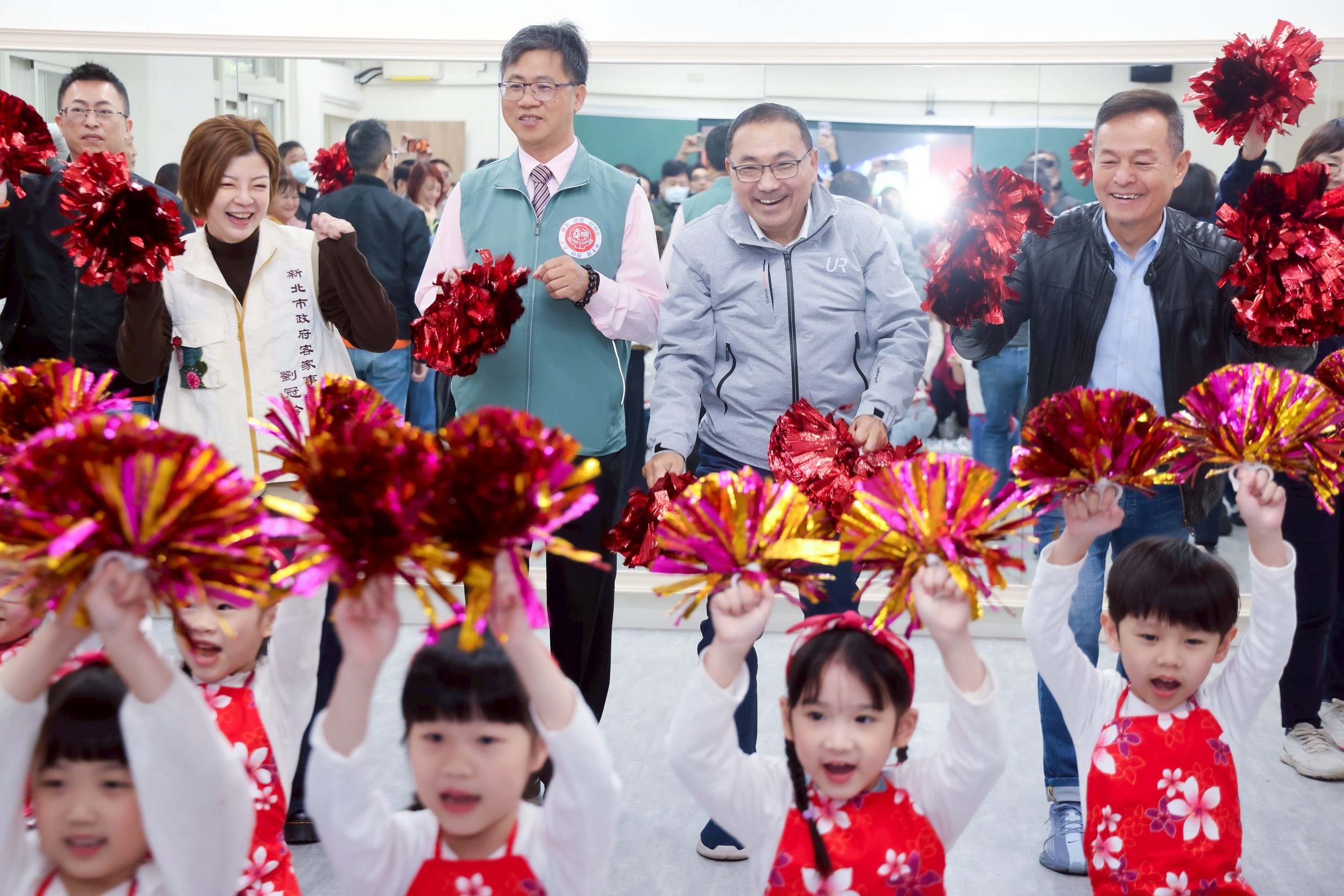 侯友宜指出，三重及板橋哈客館由客家局及教育局共同推動，感謝學校及家長的支持，提供校園場地及資源。