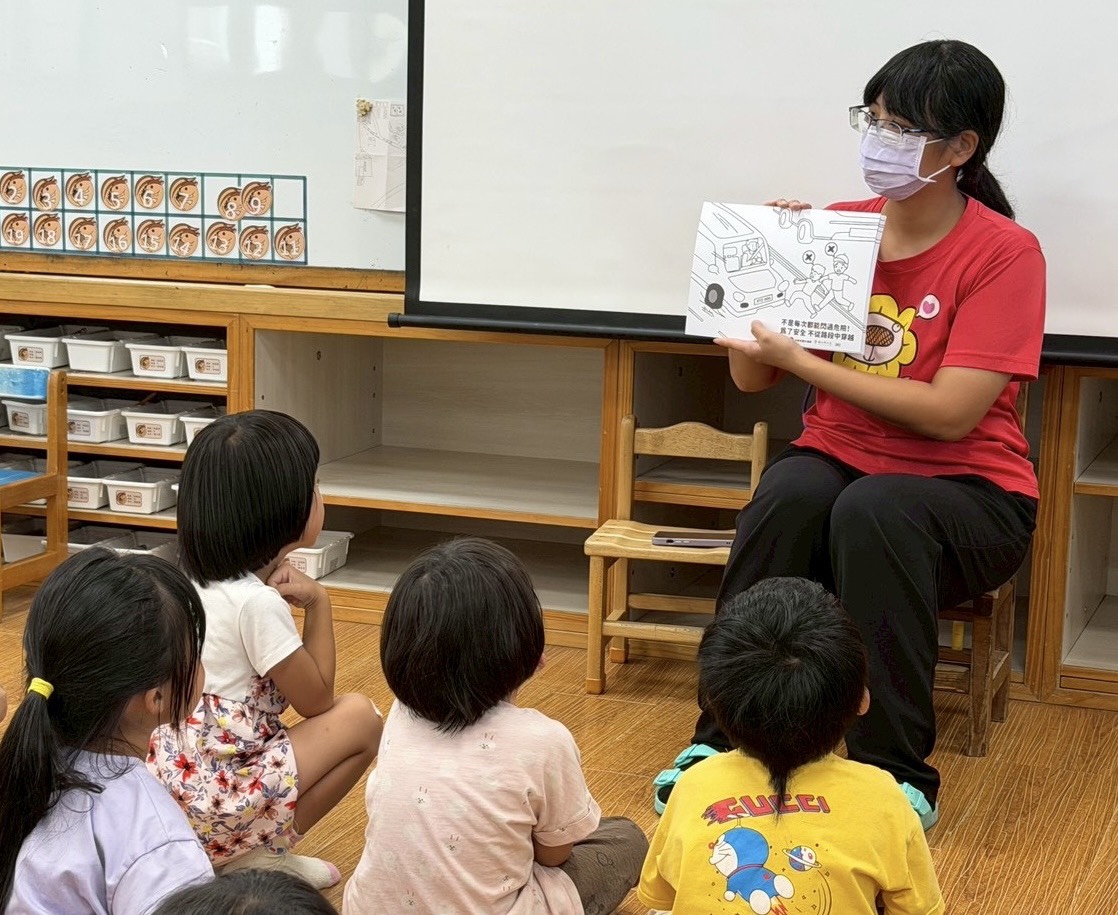 新北市政府向下扎根交通安全教育，將交通安全教材融入幼兒園教學，引導幼童建立正確的交通安全觀念。